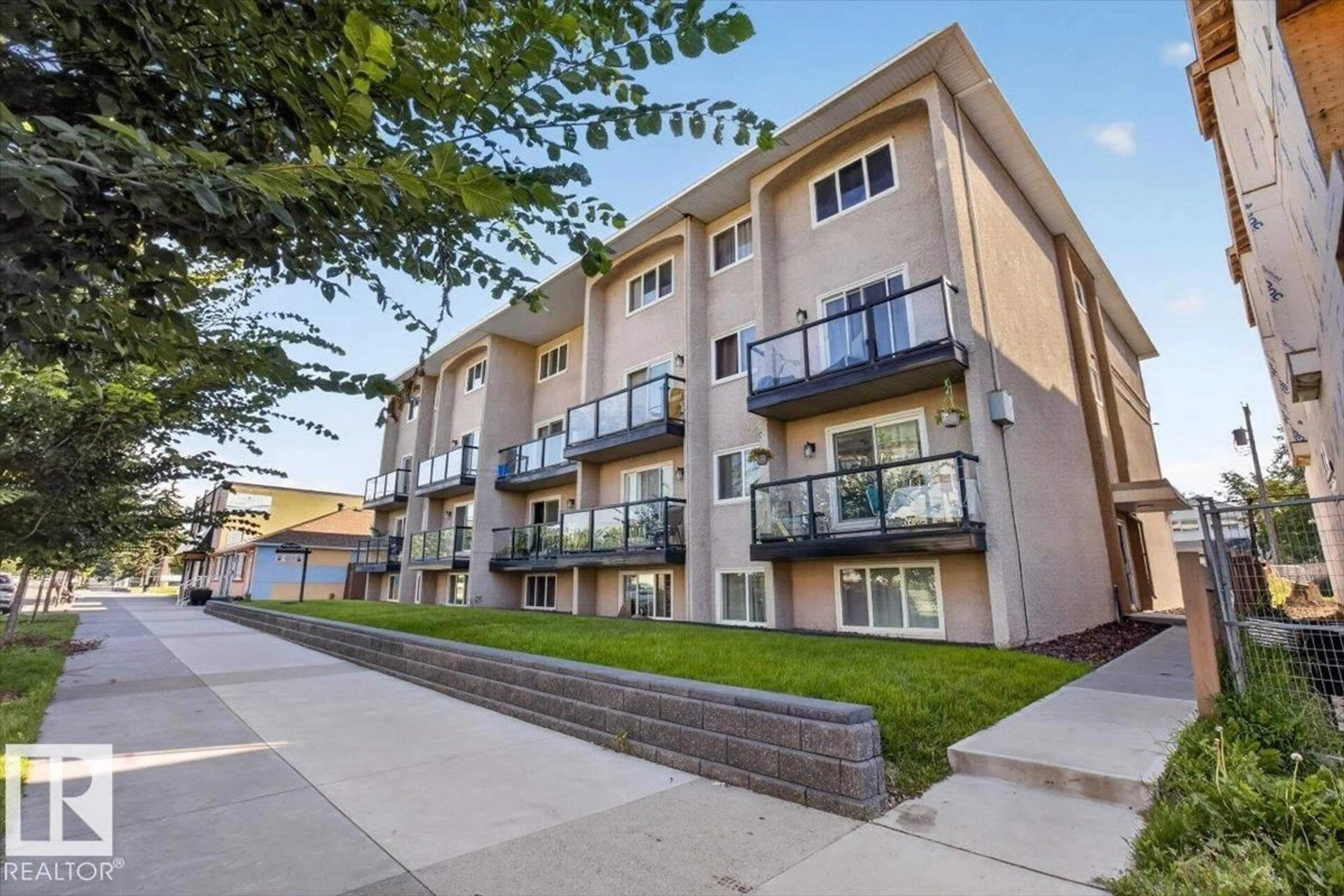 Patio, street for 205 - 11429 124 ST, Edmonton Alberta T5M0K4