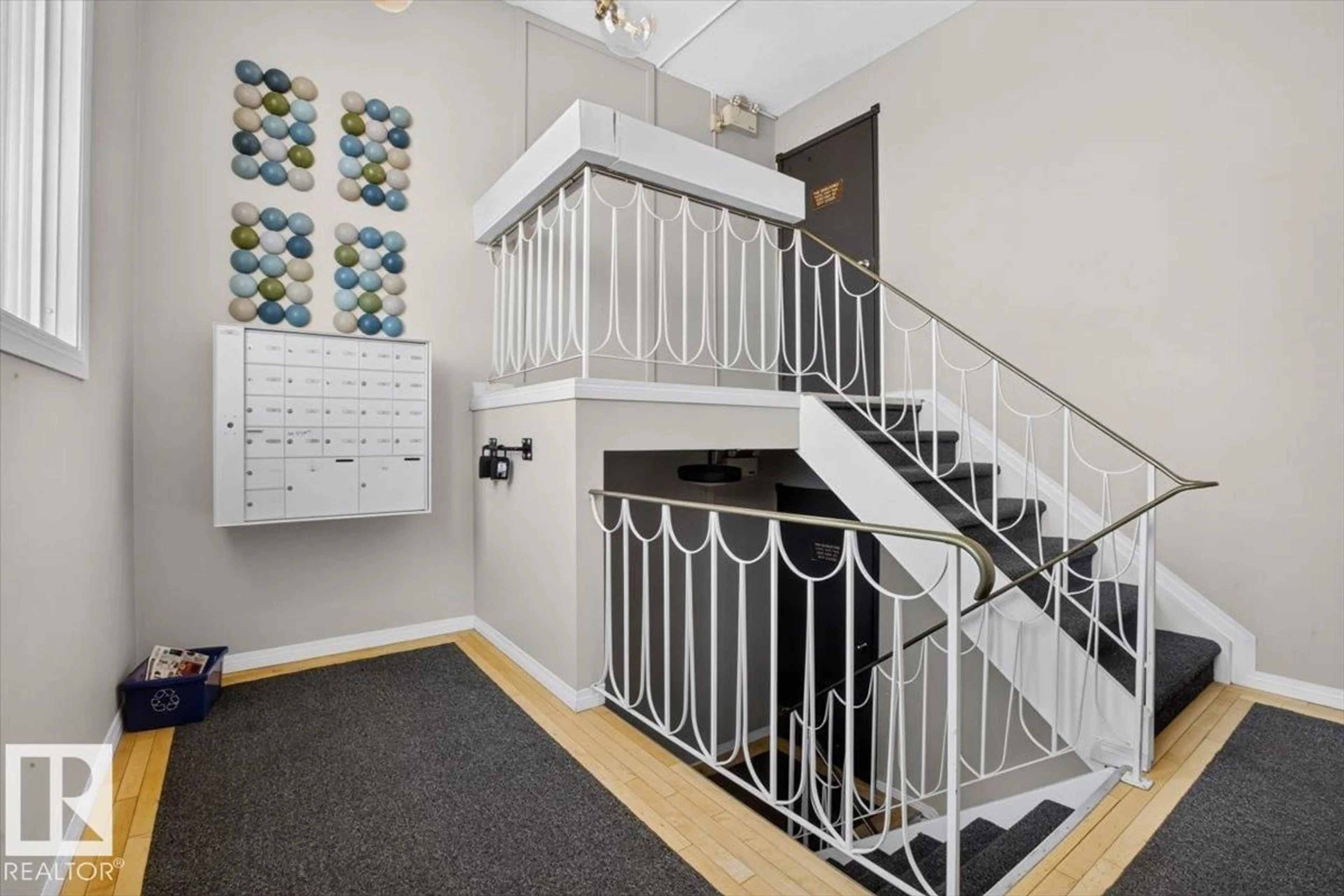 Indoor foyer for 205 - 11429 124 ST, Edmonton Alberta T5M0K4