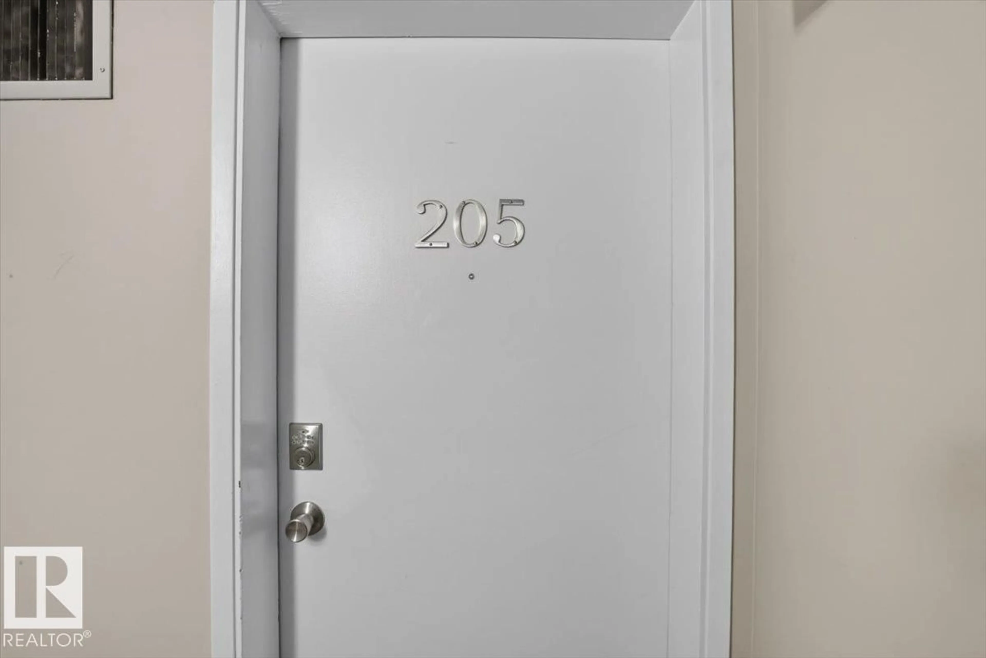 Indoor entryway for 205 - 11429 124 ST, Edmonton Alberta T5M0K4