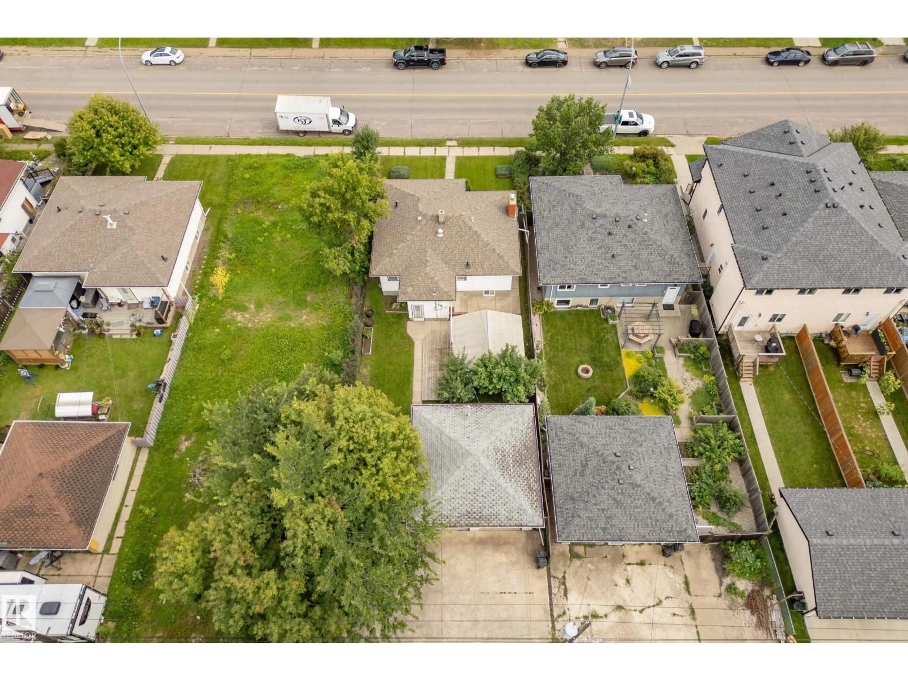 A pic from outside/outdoor area/front of a property/back of a property/a pic from drone, street for NW - 10426 79 ST, Edmonton Alberta T6A3G9