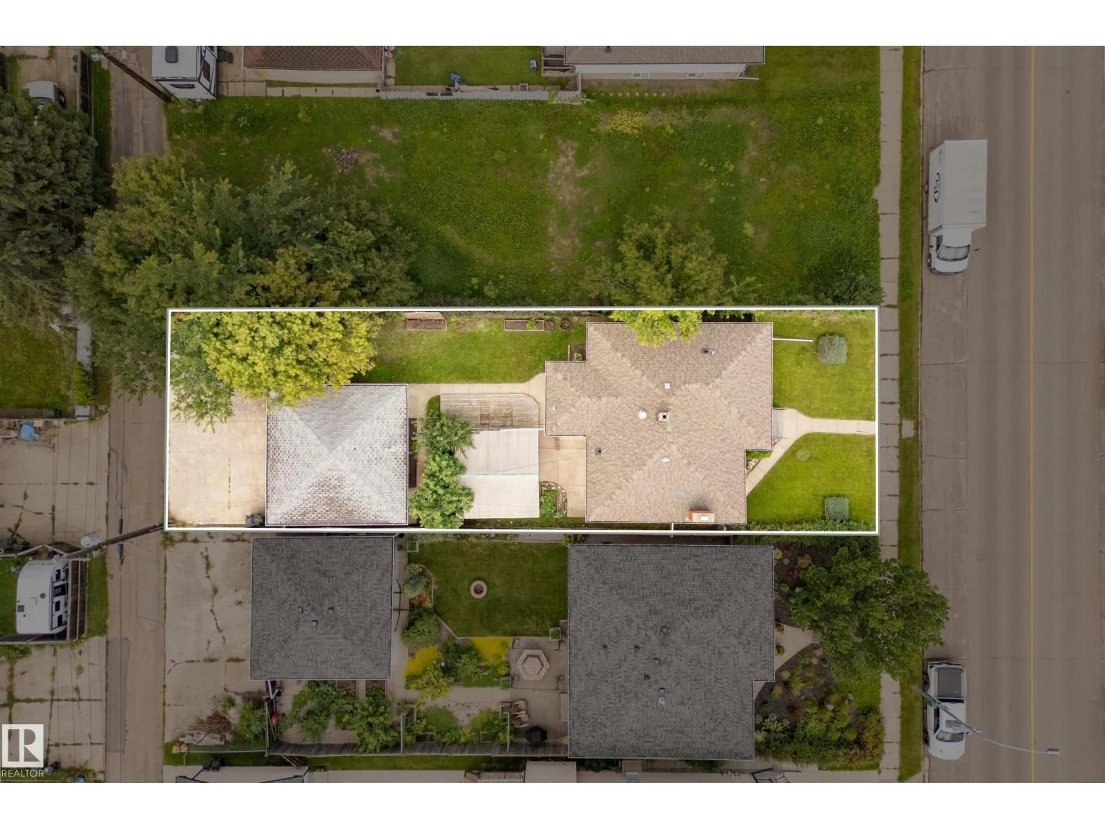 A pic from outside/outdoor area/front of a property/back of a property/a pic from drone, street for NW - 10426 79 ST, Edmonton Alberta T6A3G9