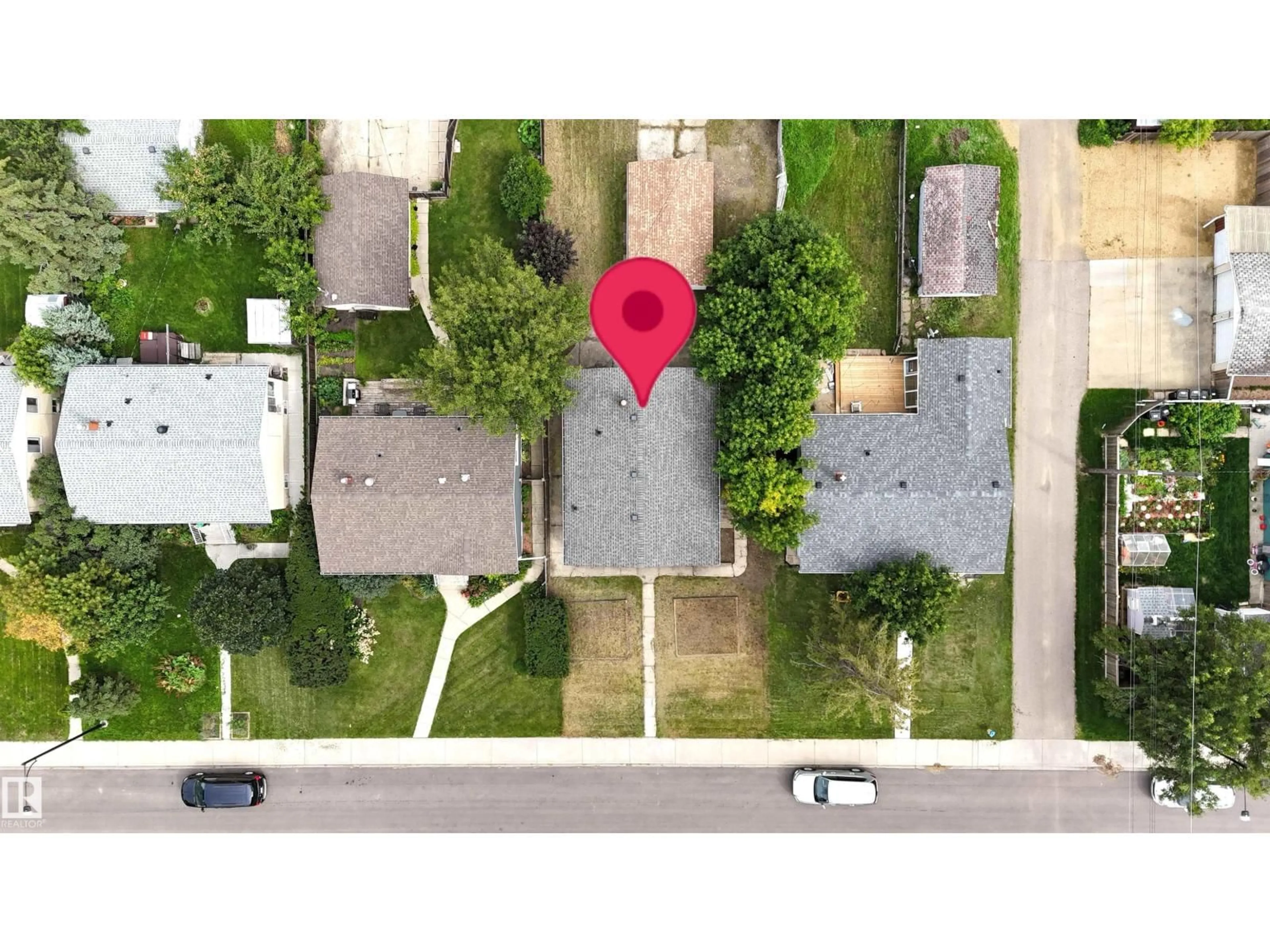 A pic from outside/outdoor area/front of a property/back of a property/a pic from drone, street for 7311 77 ST, Edmonton Alberta T6C2L3