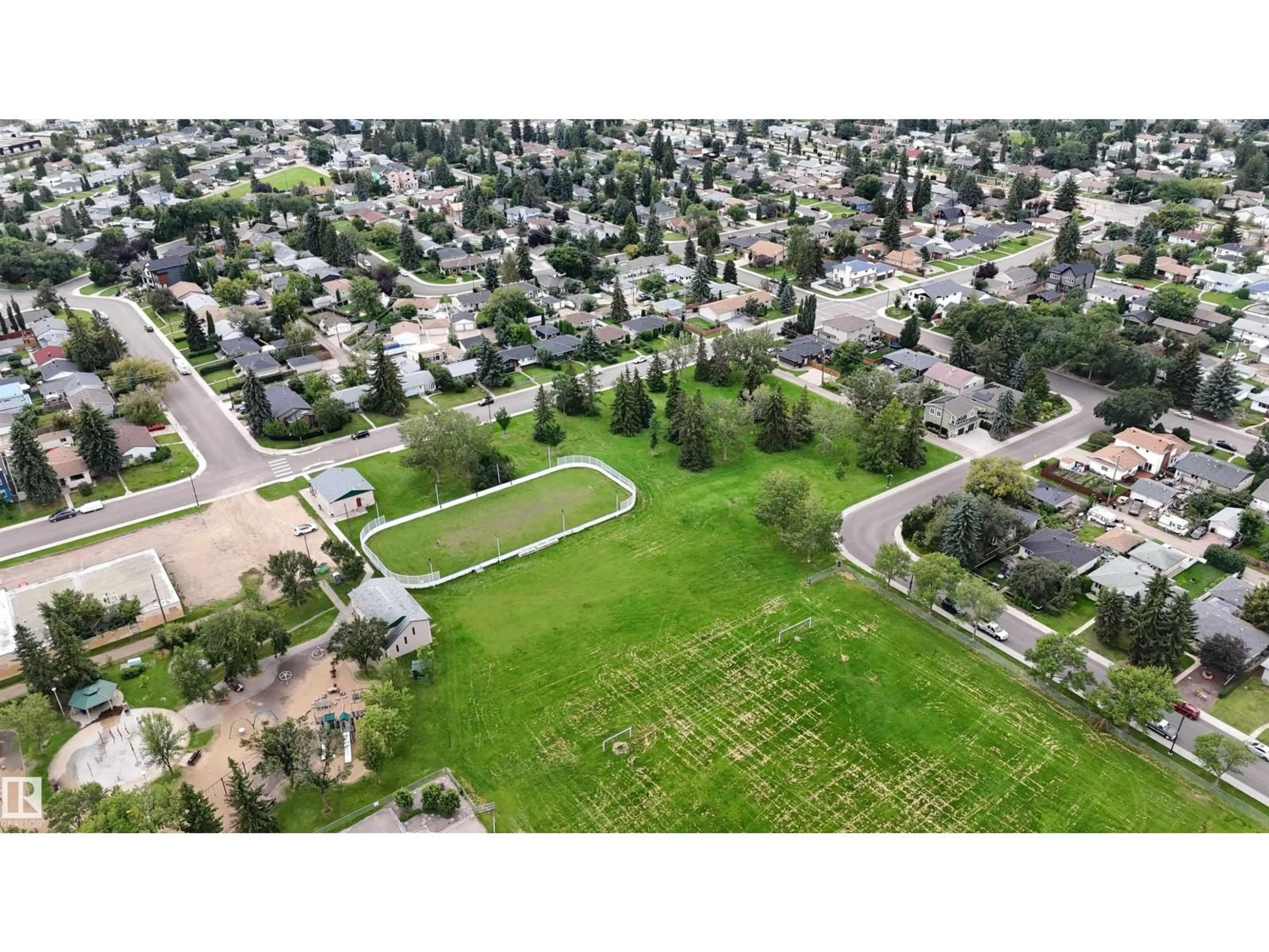 A pic from outside/outdoor area/front of a property/back of a property/a pic from drone, street for 7311 77 ST, Edmonton Alberta T6C2L3
