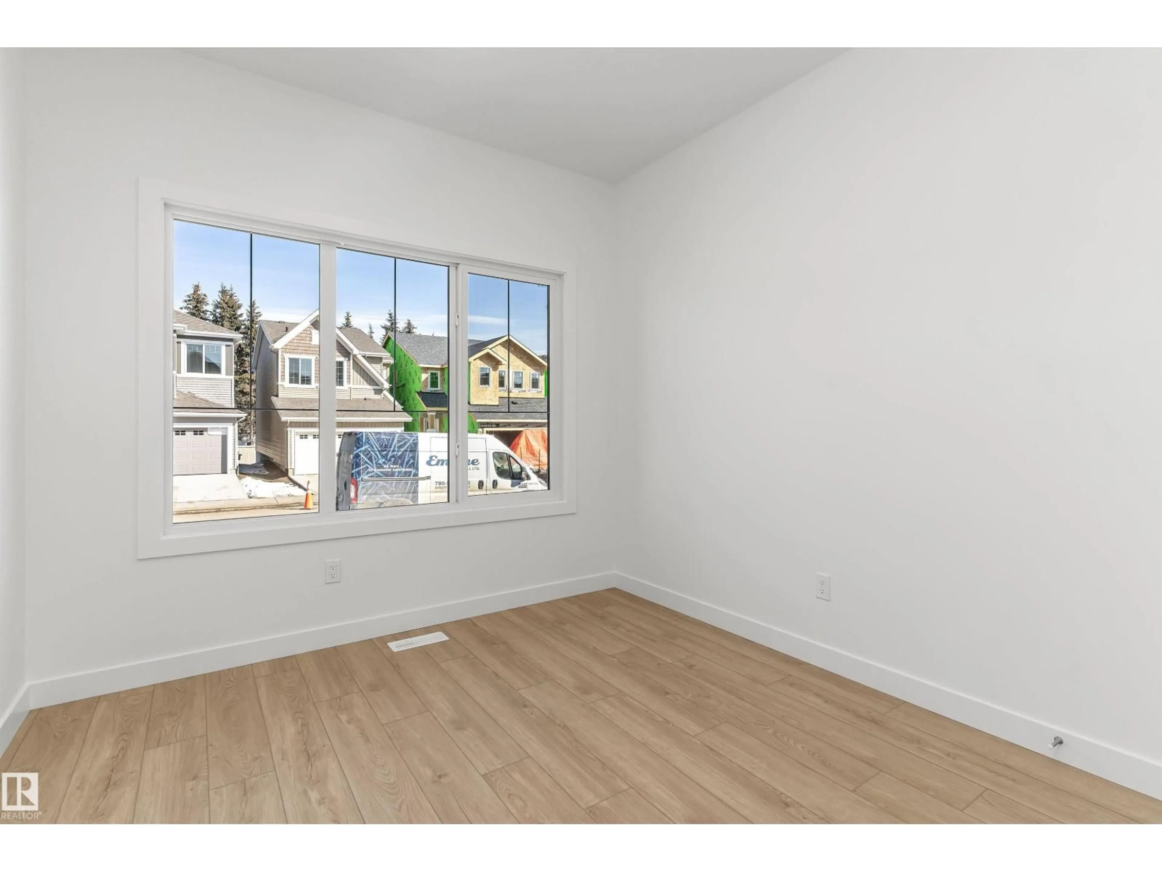 A pic of a room for 20707 43 AV, Edmonton Alberta T6M3E3