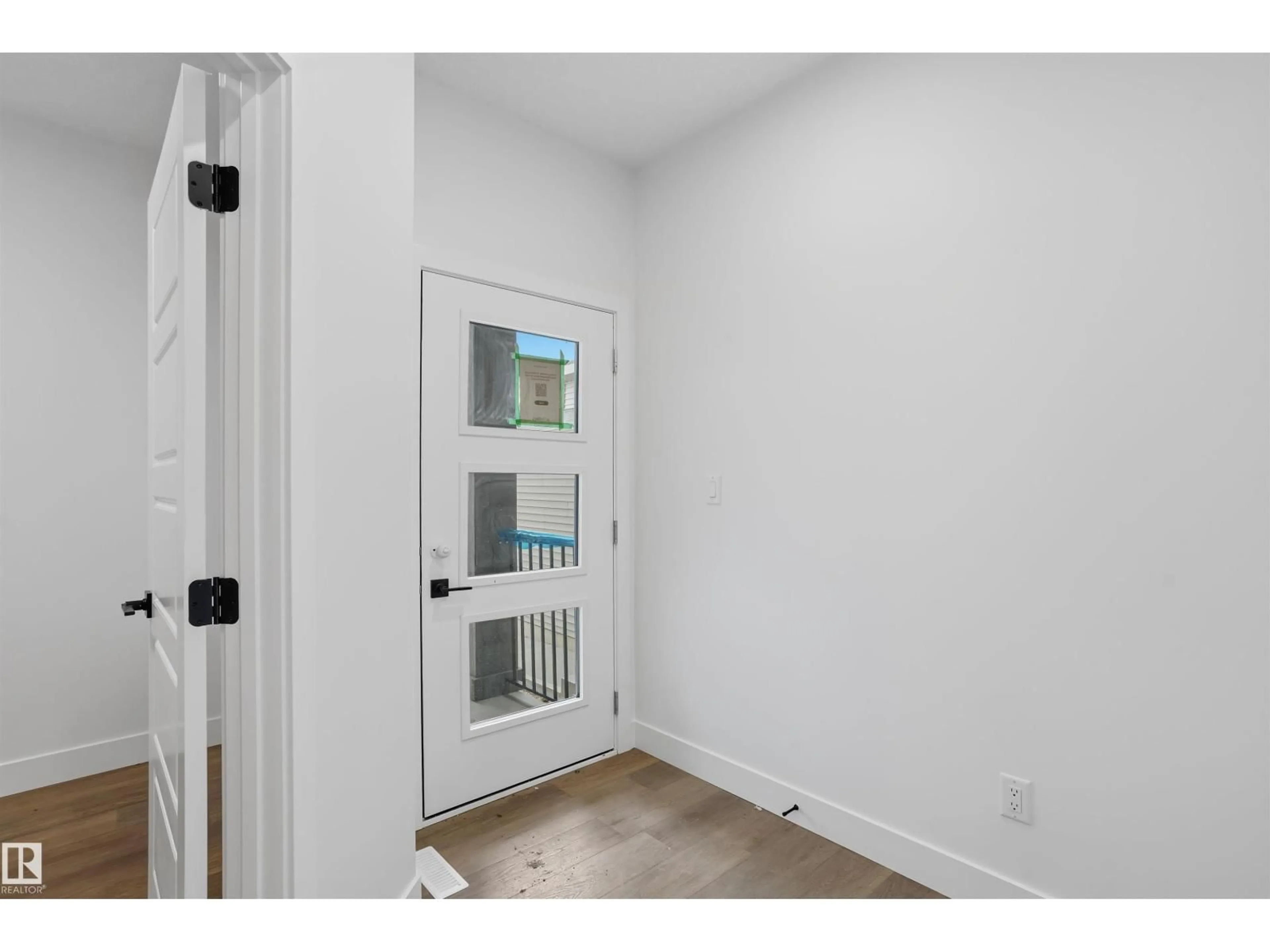 Indoor entryway for 20 MUNN WY, Leduc Alberta T9E1X9