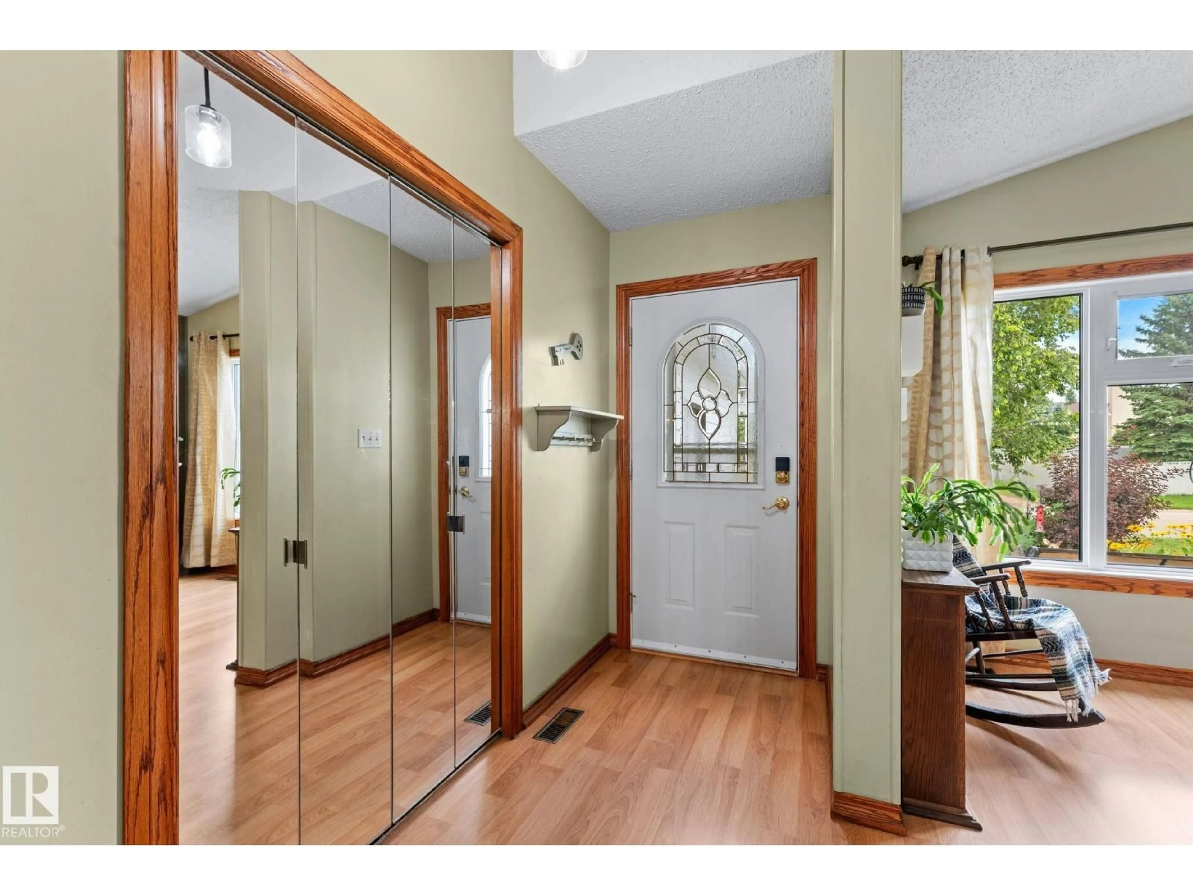 Indoor entryway for 4224 33A ST, Edmonton Alberta T6T1E7