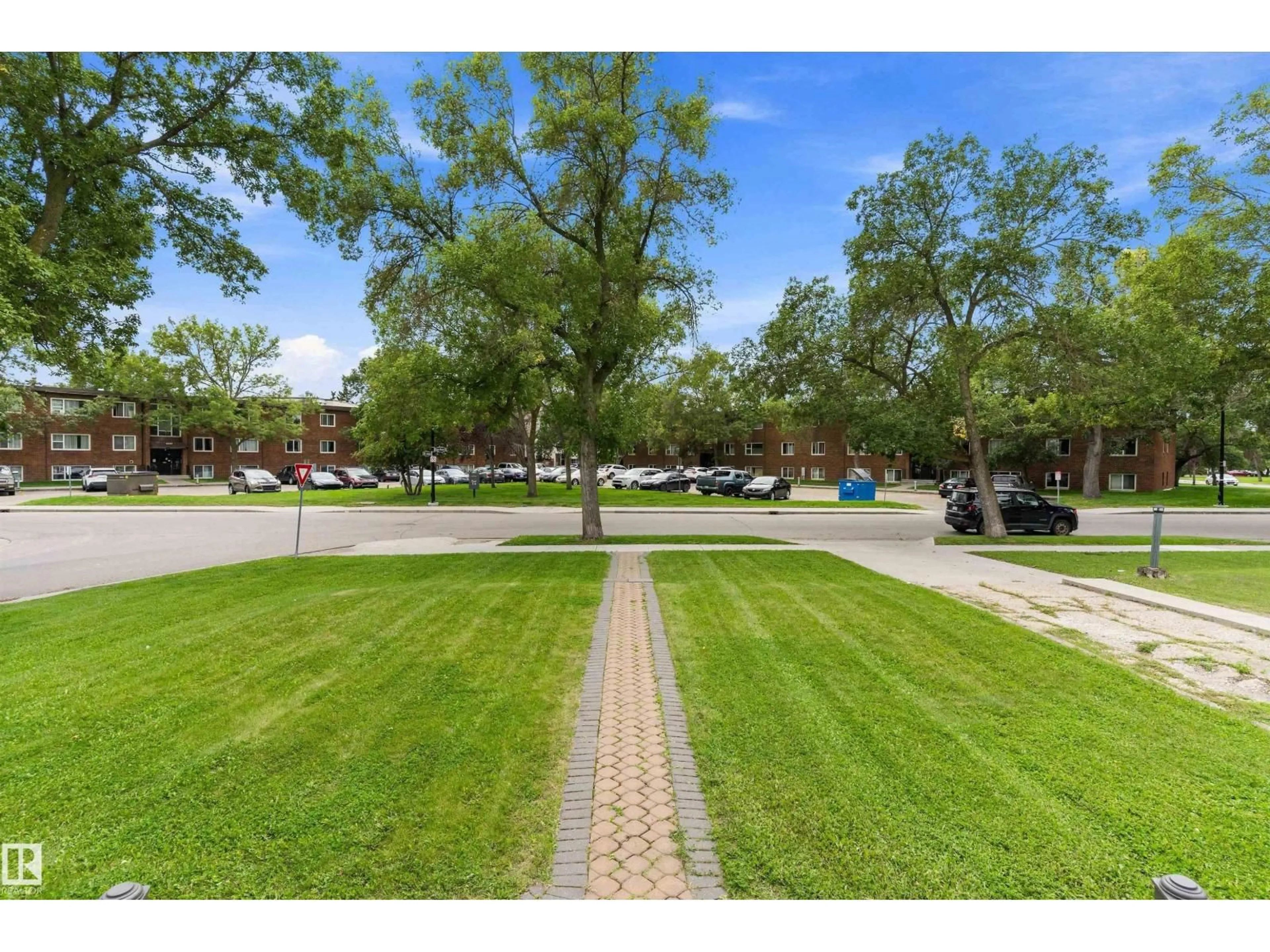 A pic from outside/outdoor area/front of a property/back of a property/a pic from drone, street for 11603 ST ALBERT TR, Edmonton Alberta T5M3L6