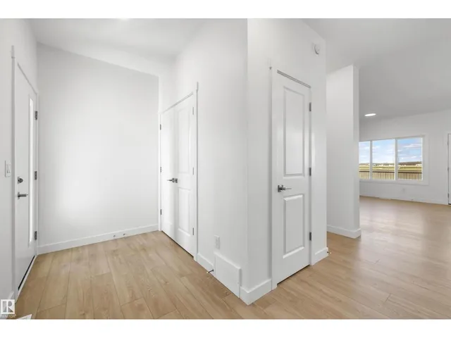8616 183 AV, Edmonton 5