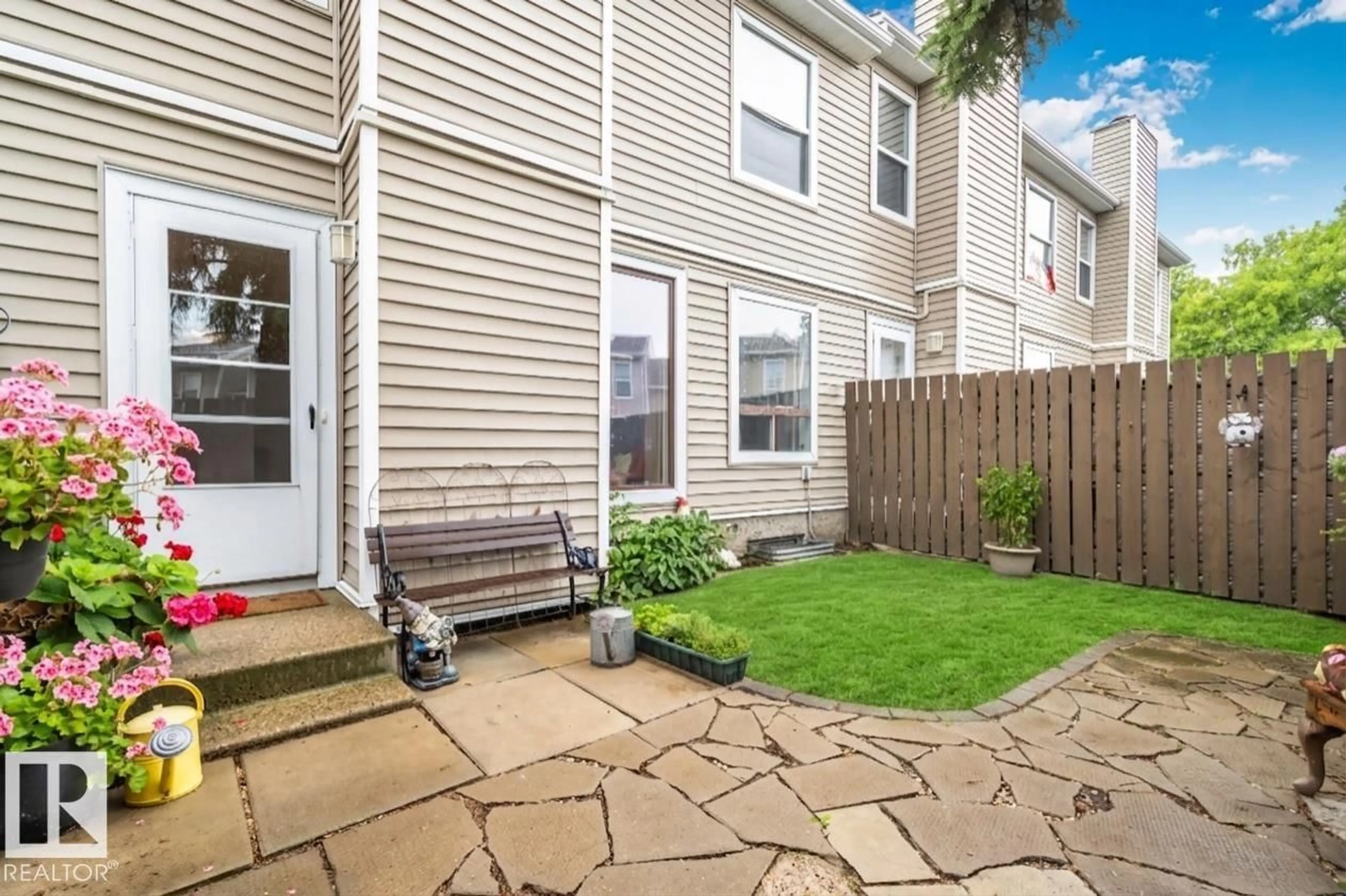 Patio, street for 622 SADDLEBACK RD, Edmonton Alberta T6J4Z3