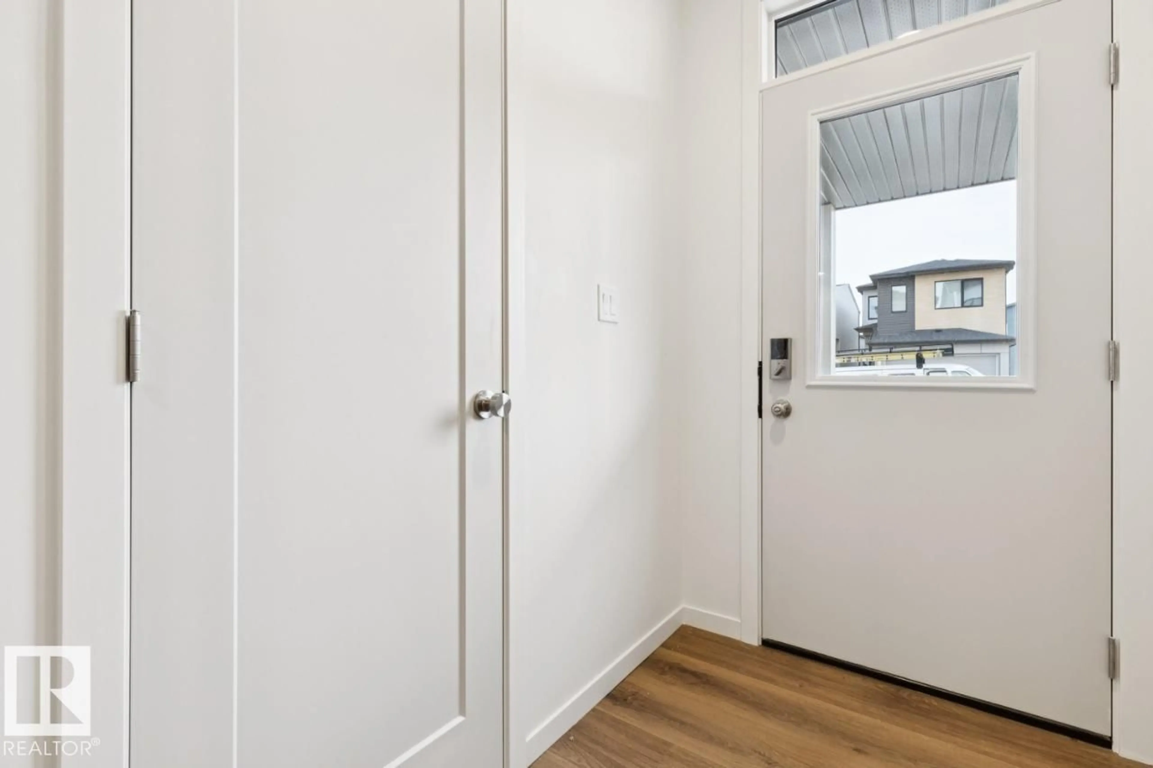 Indoor entryway for 440 31 ST, Edmonton Alberta T6X3N8