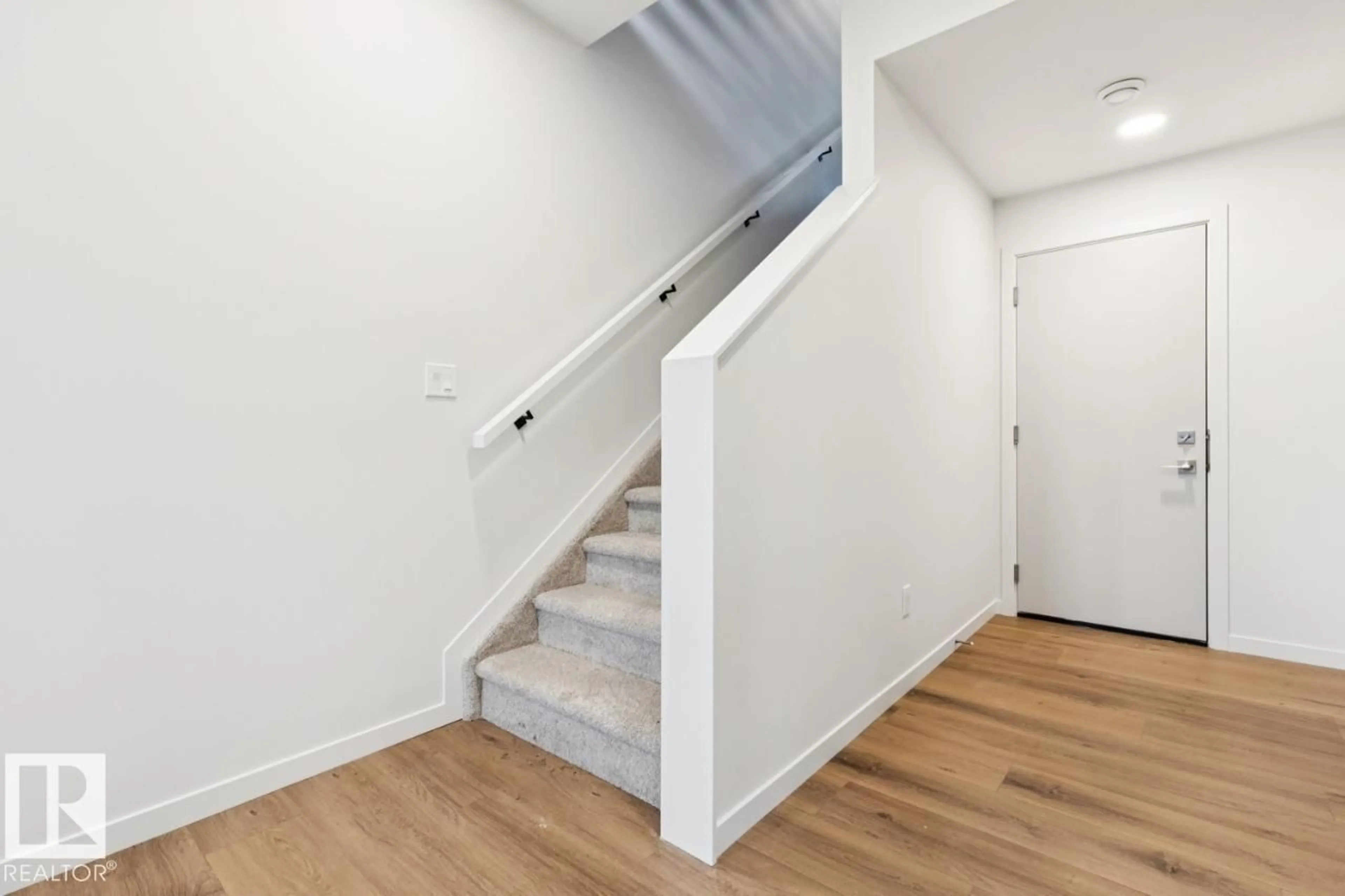 Stairs for 440 31 ST, Edmonton Alberta T6X3N8