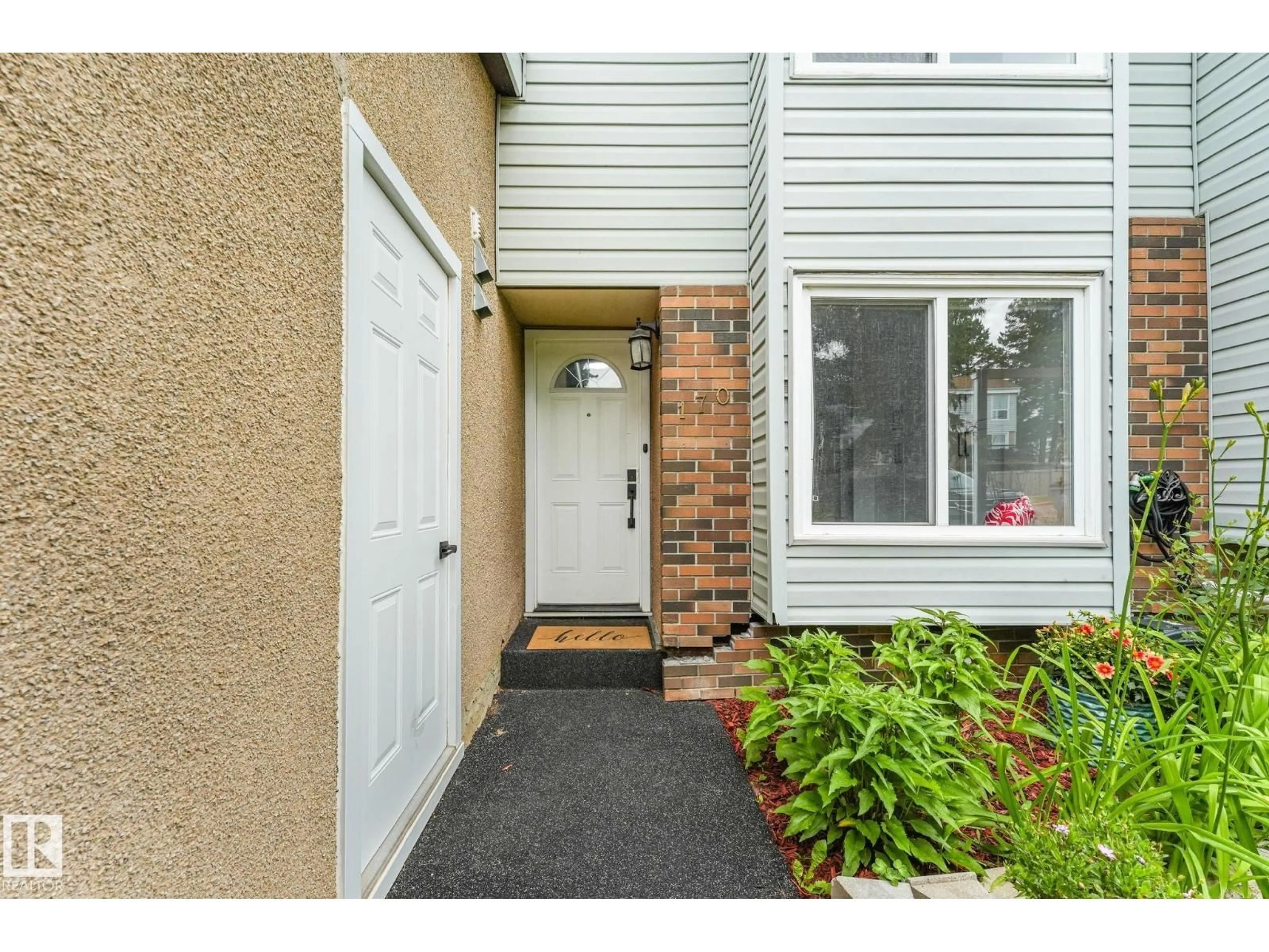Indoor entryway for 170 GRANDIN VG, St. Albert Alberta T8N2J3