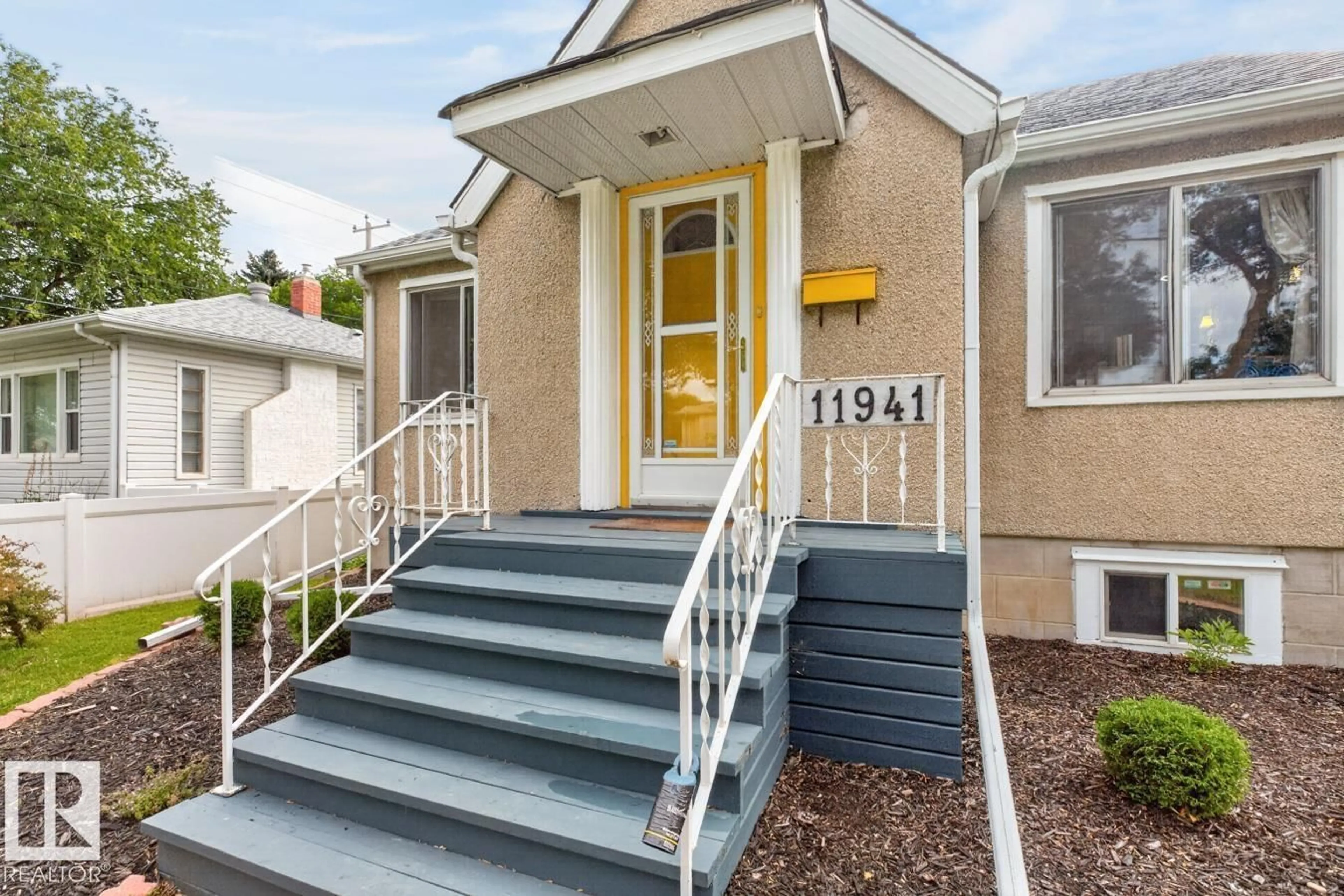Home with vinyl exterior material, street for NW - 11941 83 ST, Edmonton Alberta T5B4E7