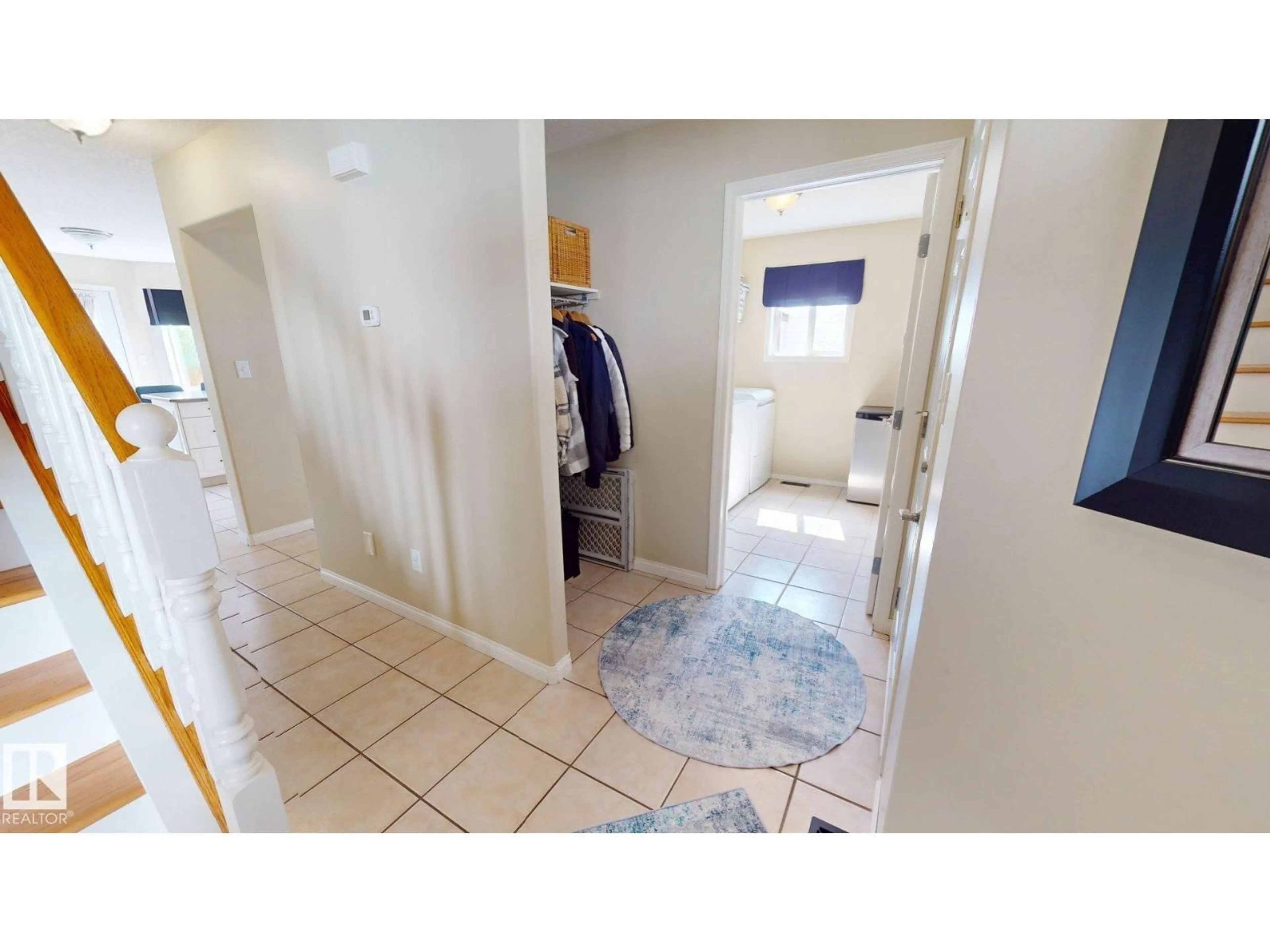 Indoor entryway for 55 CATALINA DR, Sherwood Park Alberta T8H2B4