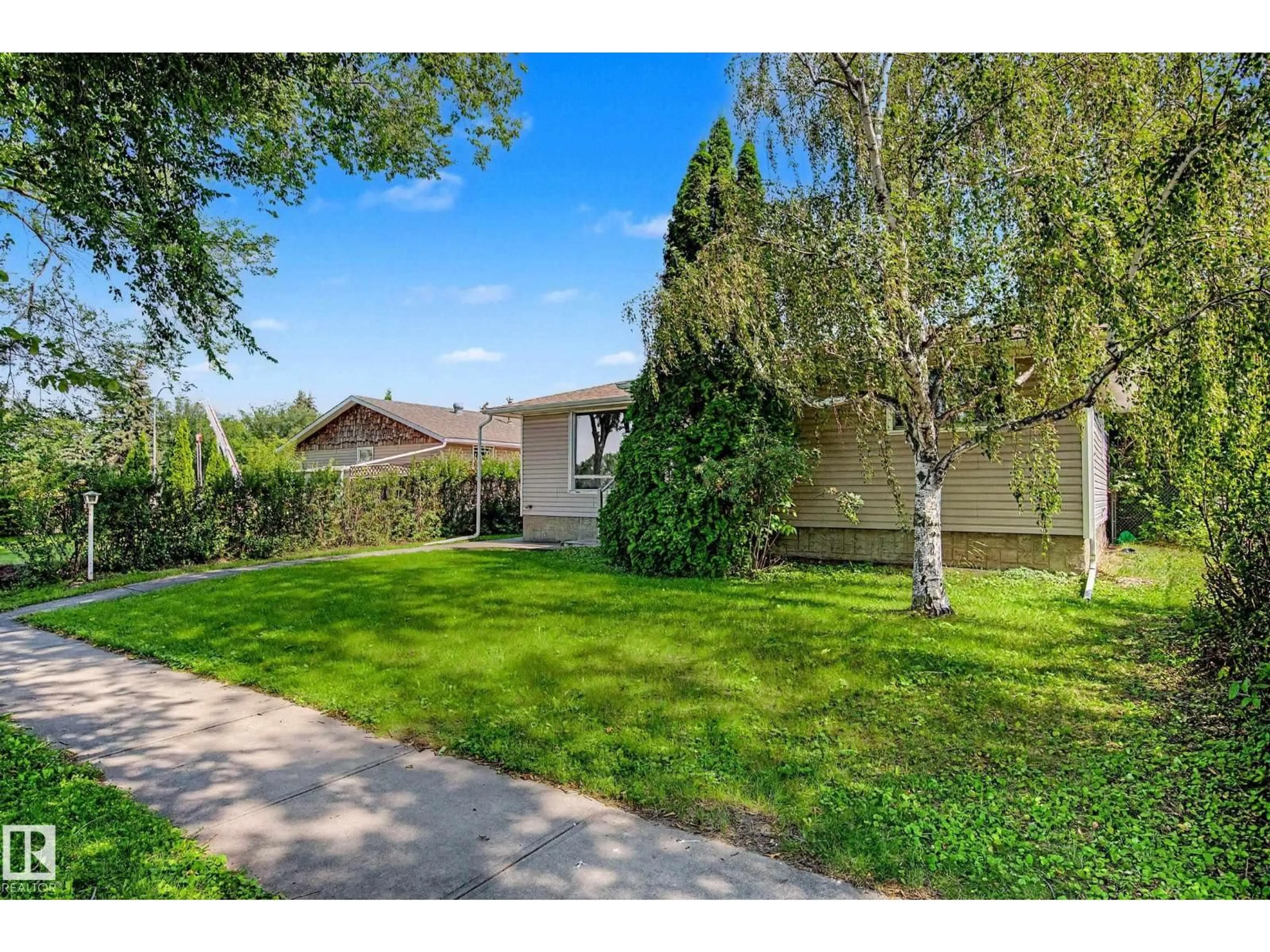 A pic from outside/outdoor area/front of a property/back of a property/a pic from drone, street for 9723 76 ST, Edmonton Alberta T6C2L1