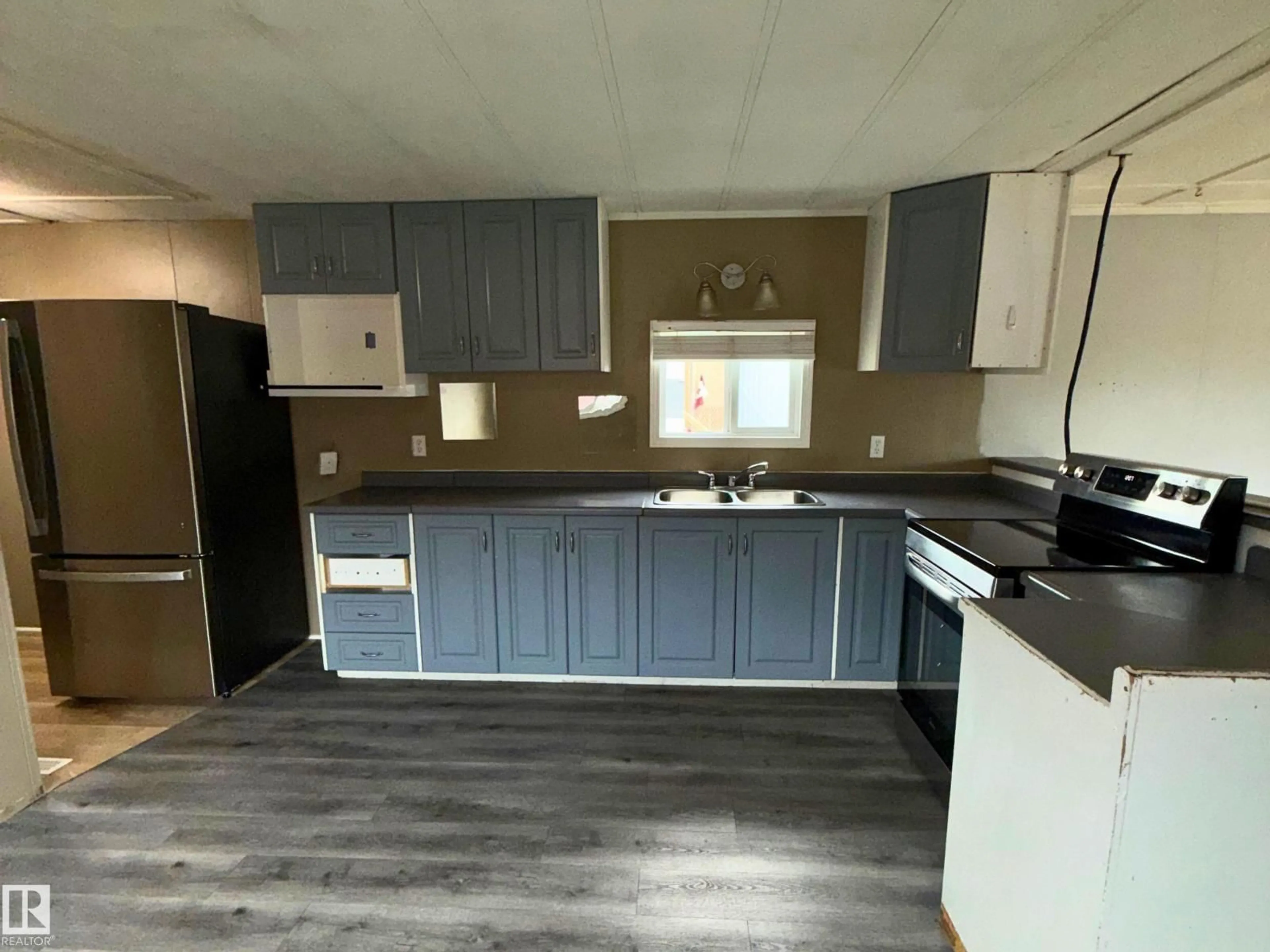 Open concept kitchen, unknown for 64 4405 50 AV, Cold Lake Alberta T9M1Z3