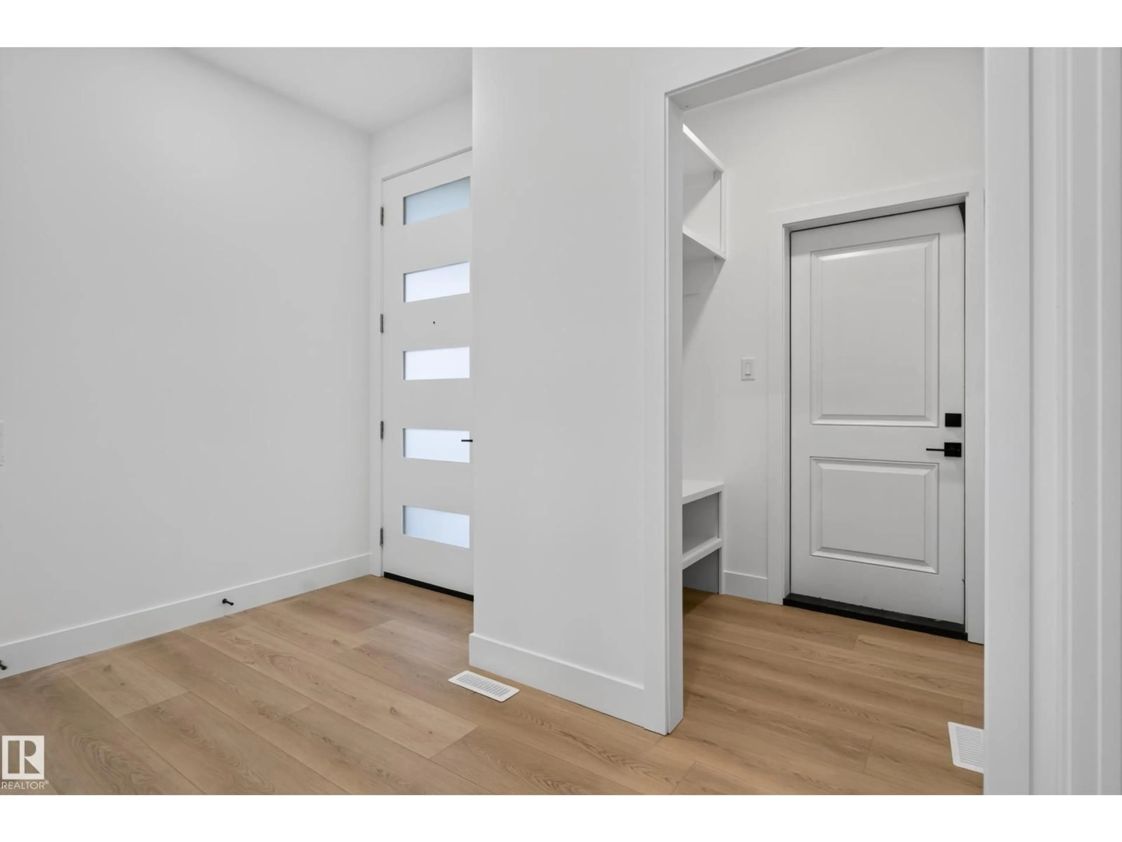 Indoor entryway for 182 ELLIOTT WD, Fort Saskatchewan Alberta T8L1V1