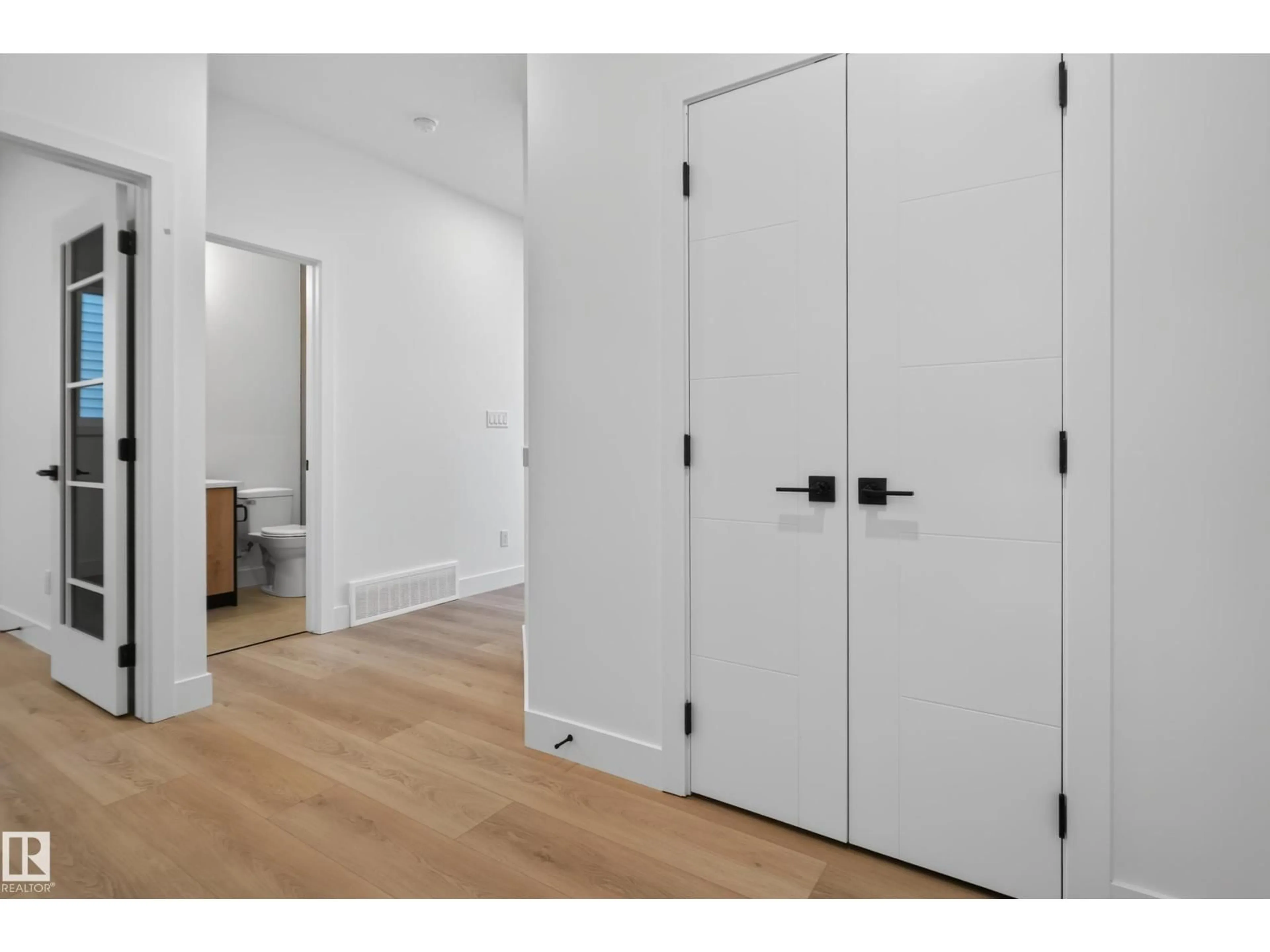 Indoor entryway for 182 ELLIOTT WD, Fort Saskatchewan Alberta T8L1V1