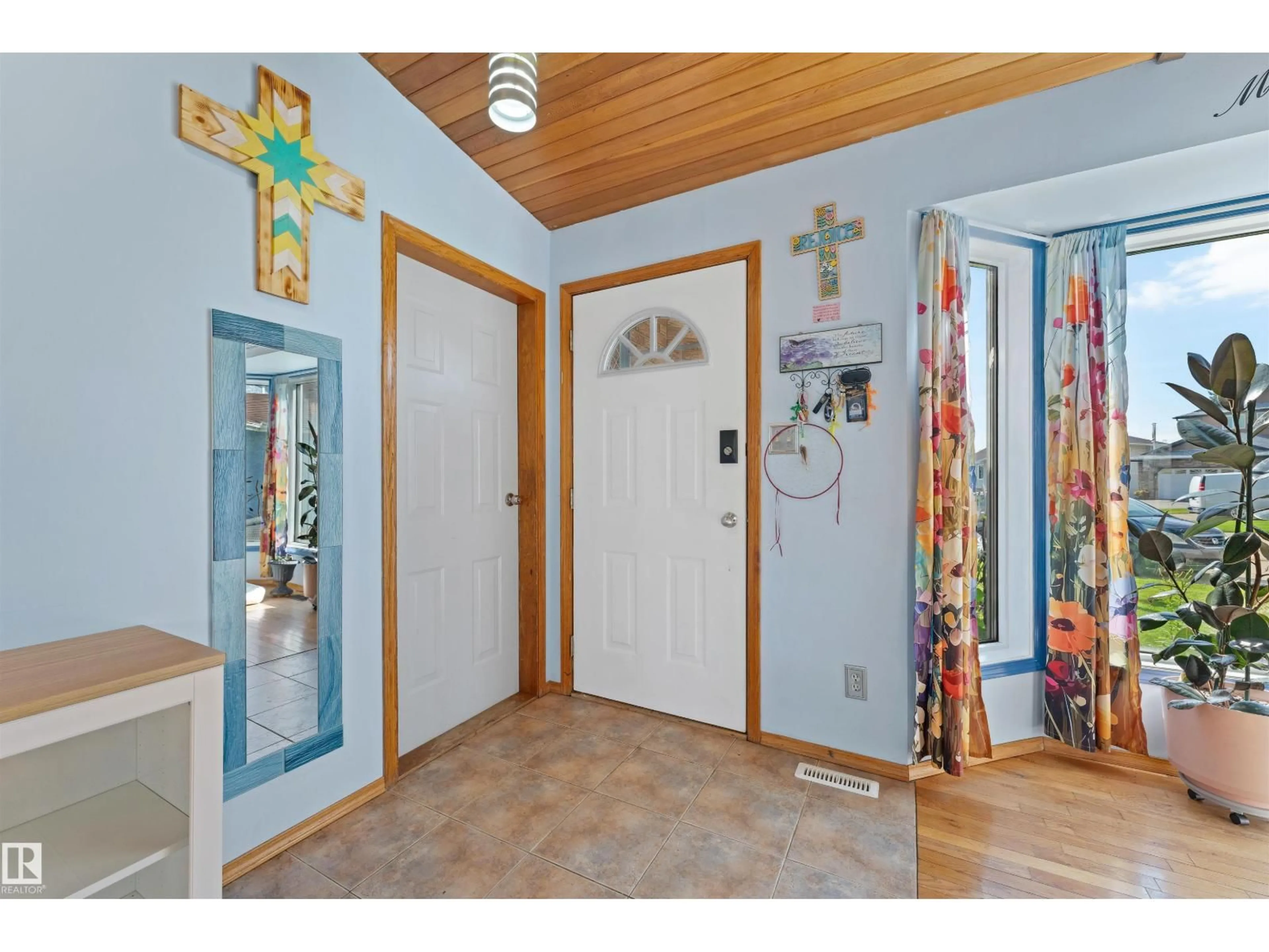 Indoor entryway for NW - 16724 88 ST, Edmonton Alberta T5Z2X3