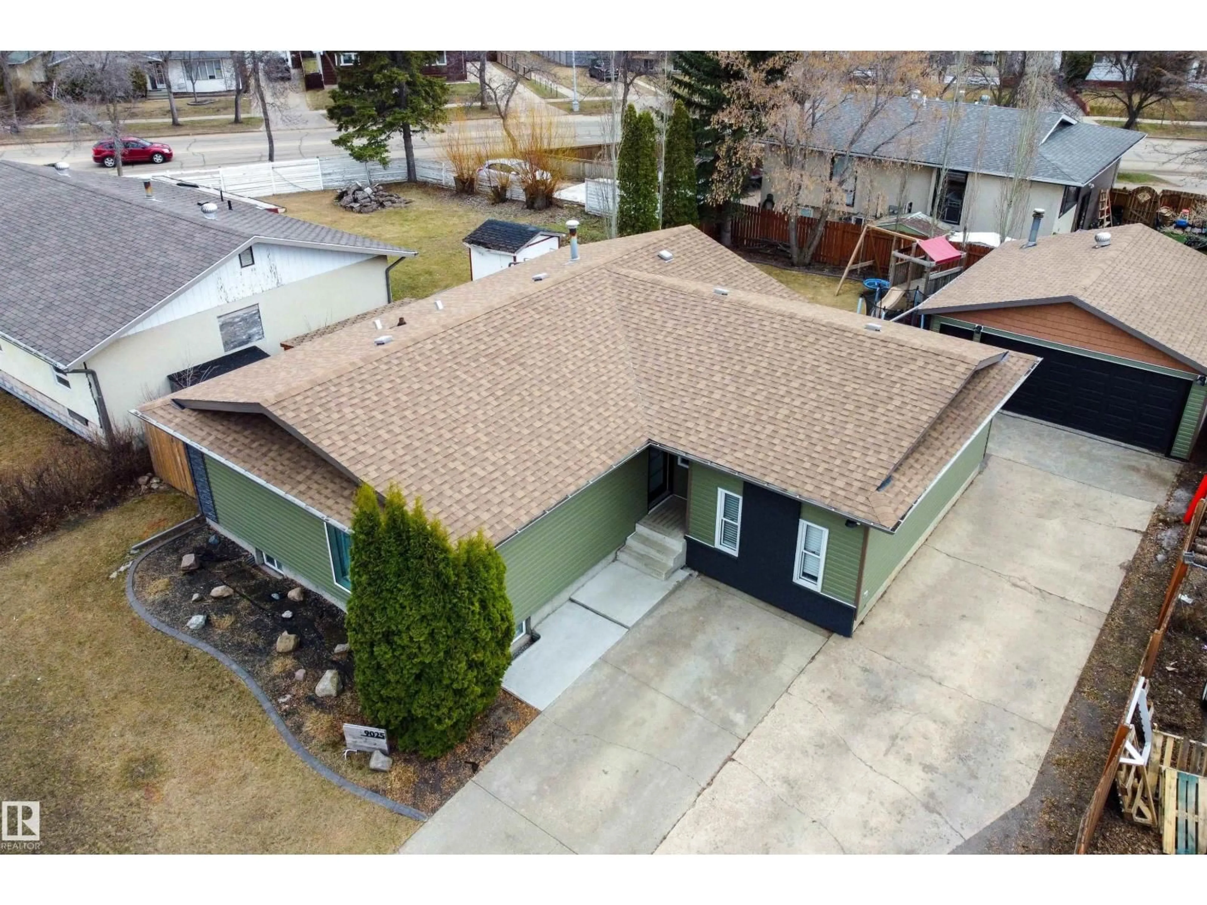 A pic from outside/outdoor area/front of a property/back of a property/a pic from drone, street for 9025 95 AV, Fort Saskatchewan Alberta T8L1C5