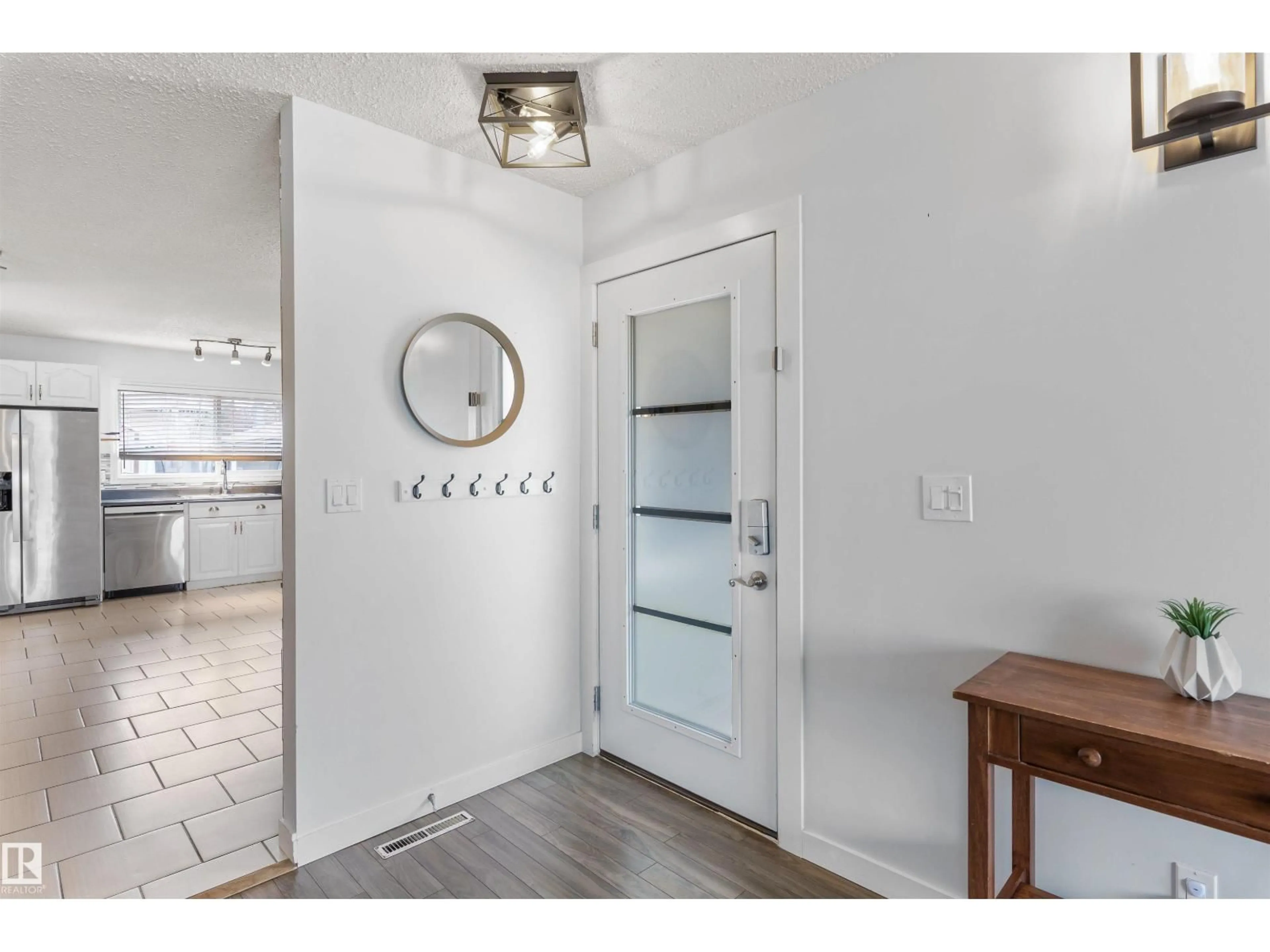 Indoor entryway for 9025 95 AV, Fort Saskatchewan Alberta T8L1C5