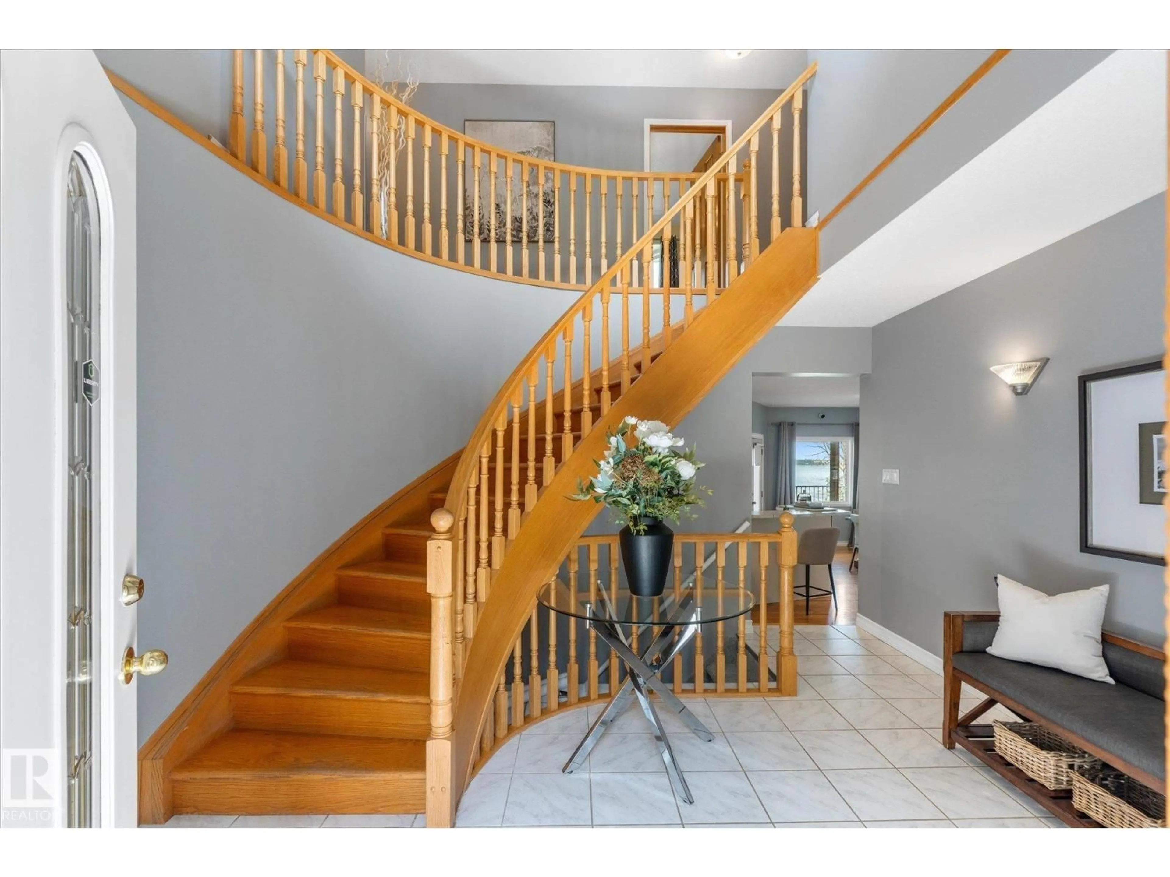 Indoor foyer for 53221 RGE ROAD 263, Rural Parkland County Alberta T7X3G2