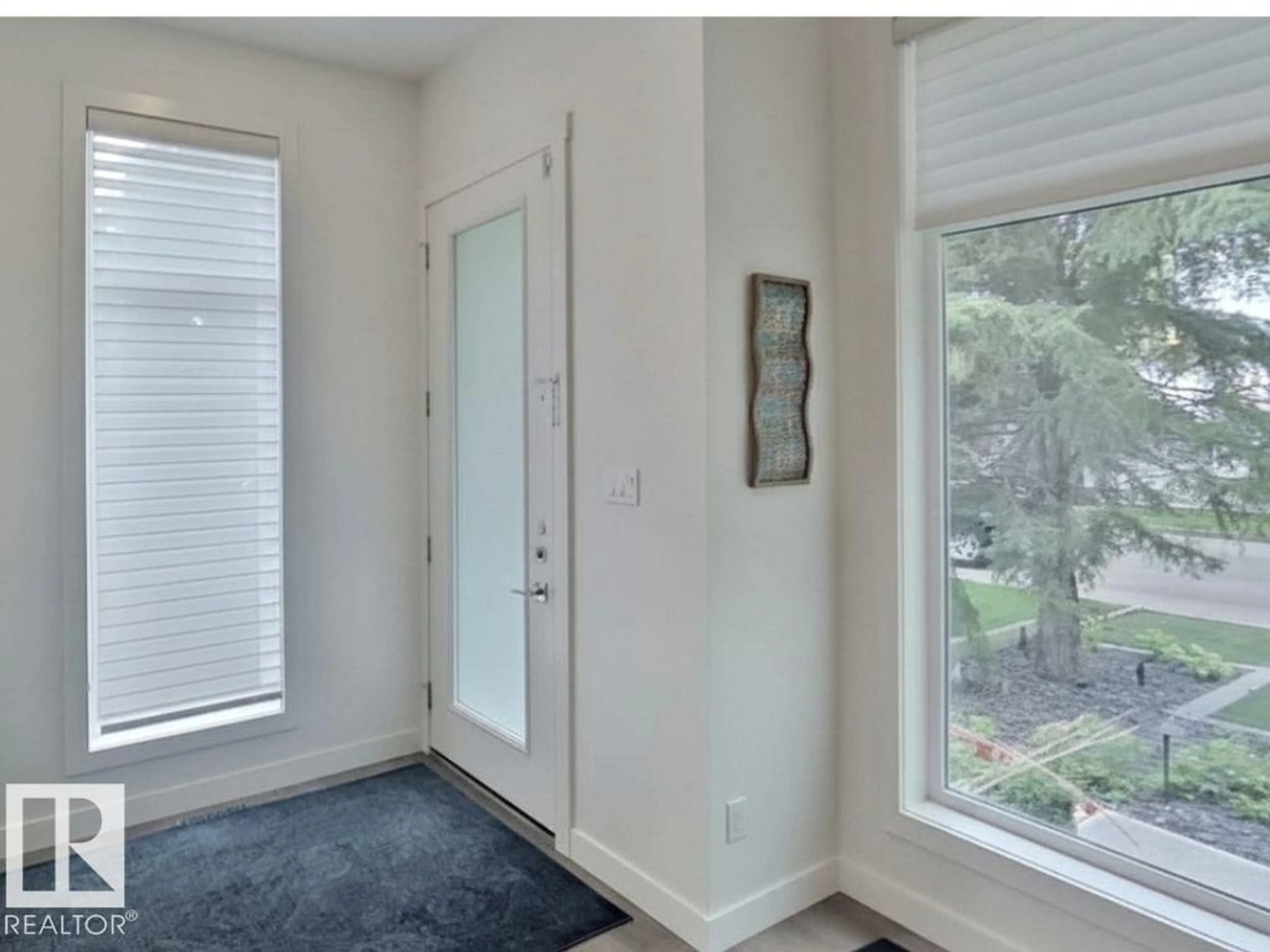 Indoor entryway for 10433 140 ST, Edmonton Alberta T5N2L8