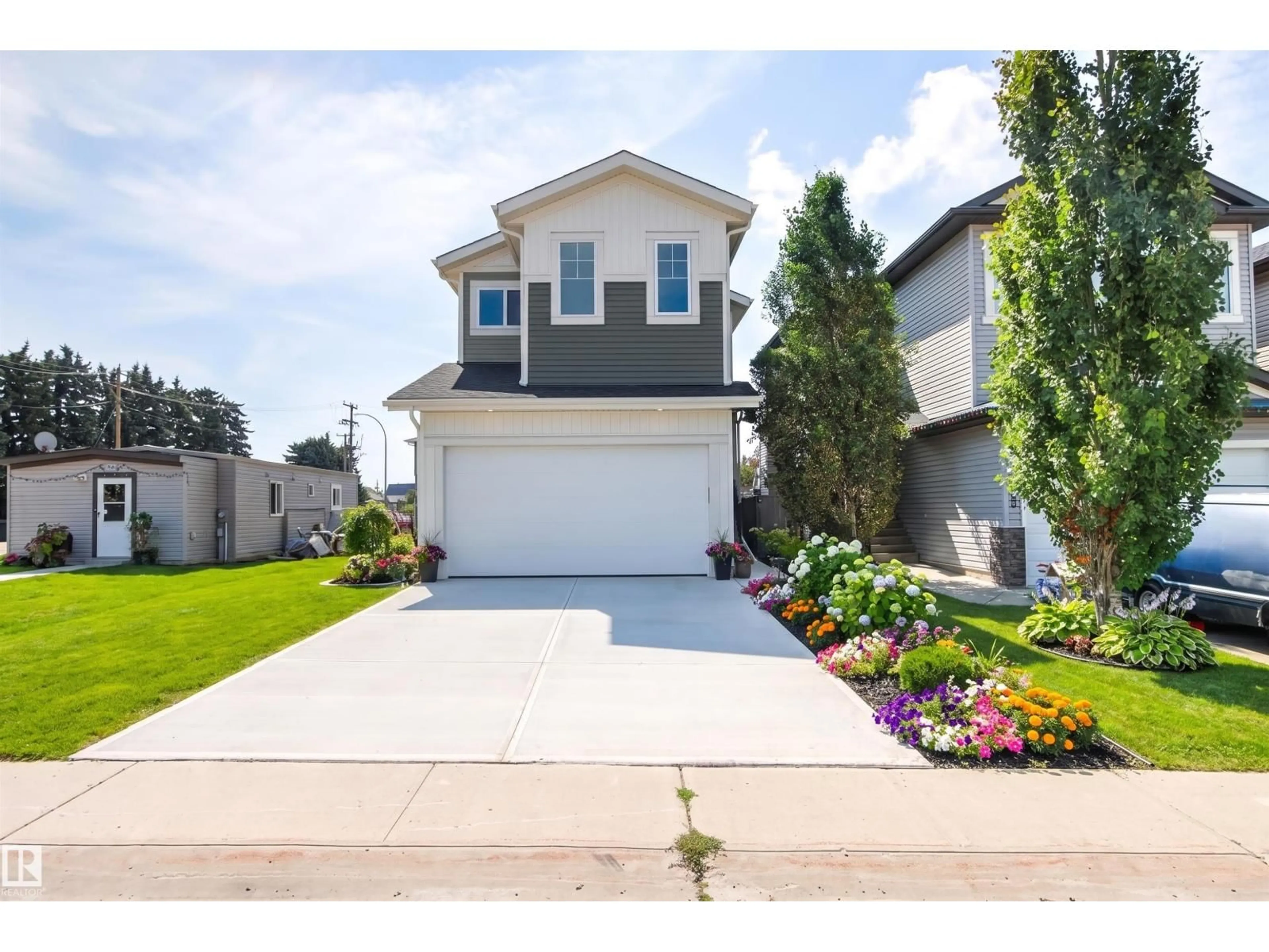 Home with vinyl exterior material, street for 5003 53 AV, Calmar Alberta T0C0V0