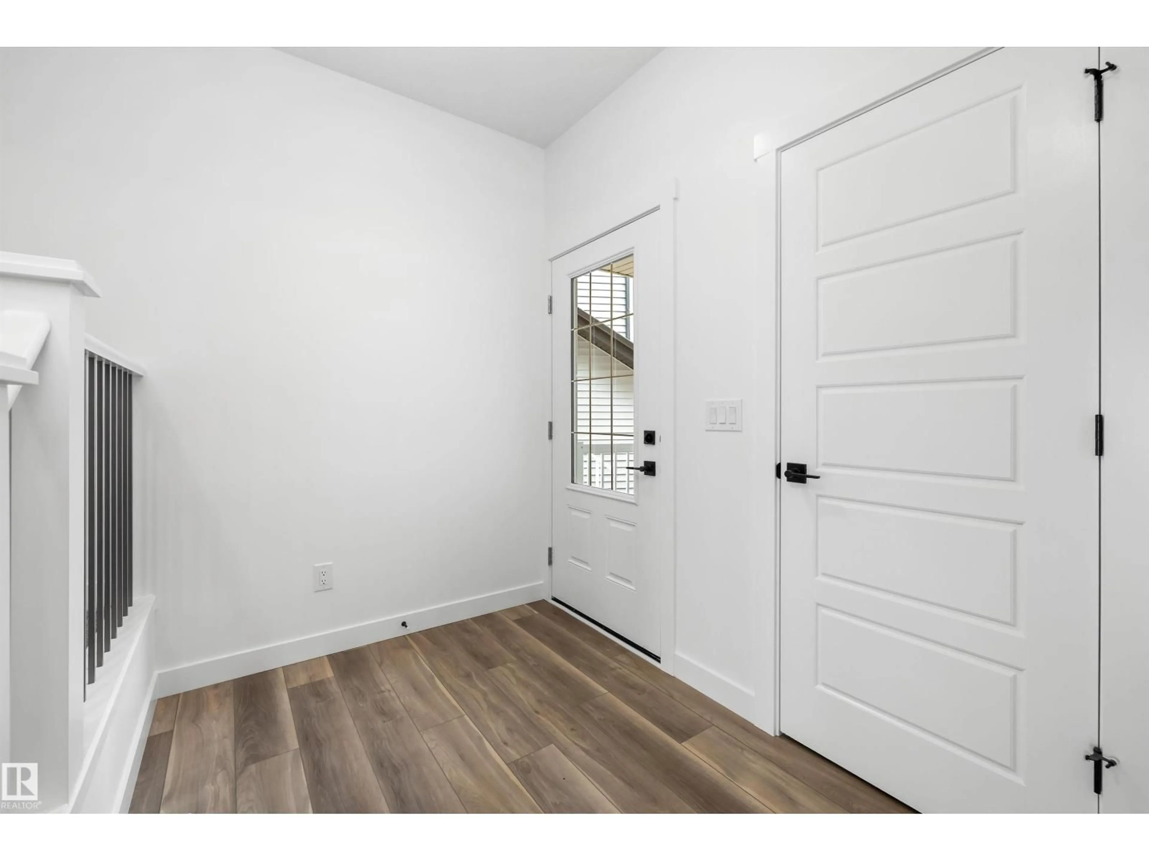 Indoor entryway for NW - 4039 207 ST, Edmonton Alberta T6M3G1