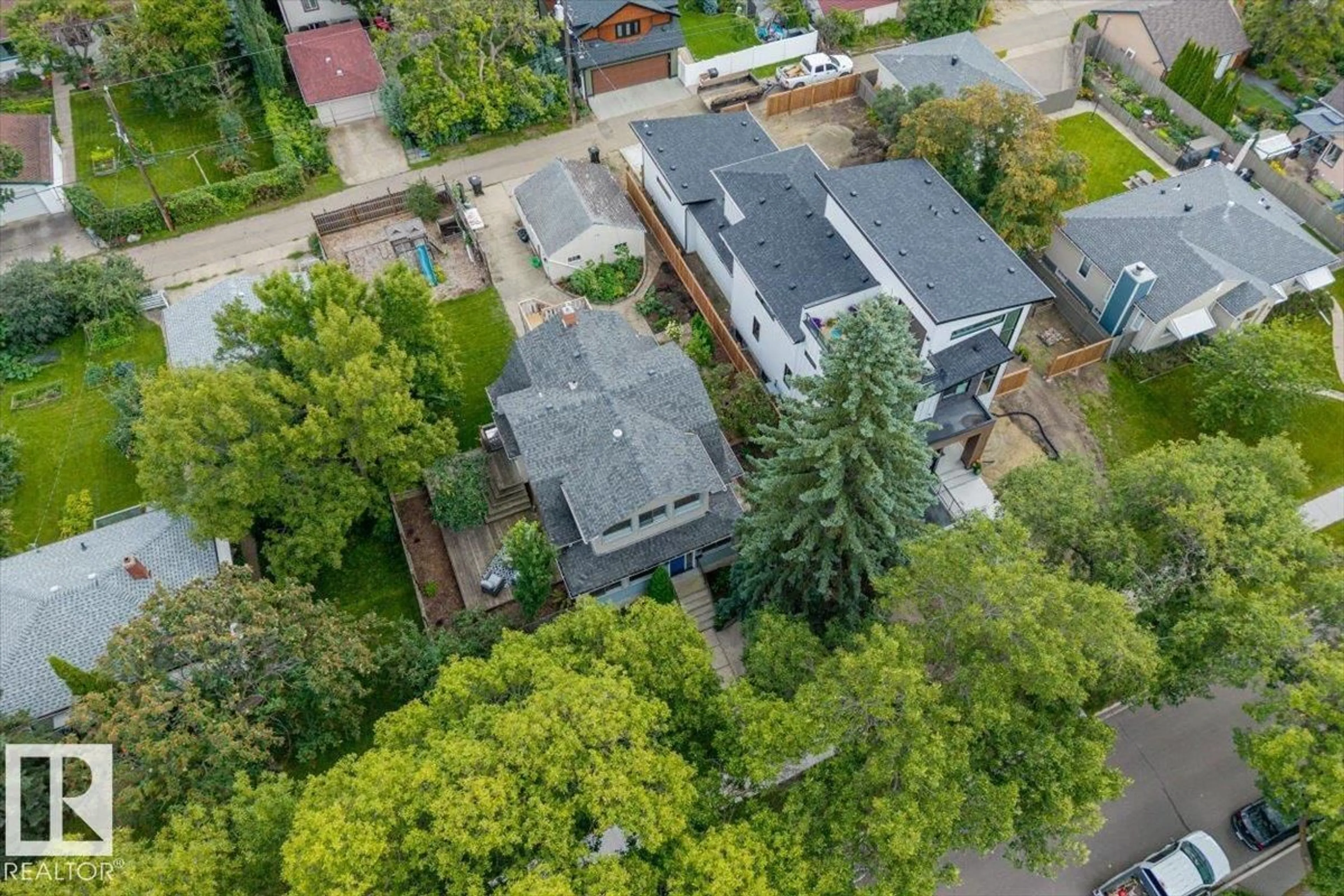 A pic from outside/outdoor area/front of a property/back of a property/a pic from drone, city buildings view from balcony for 11429 64 ST, Edmonton Alberta T5W4H8