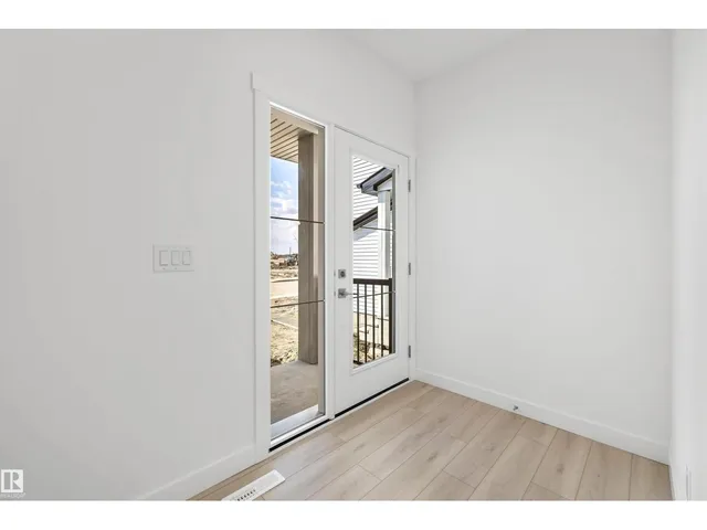 NE - 17611 7 ST, Edmonton 3