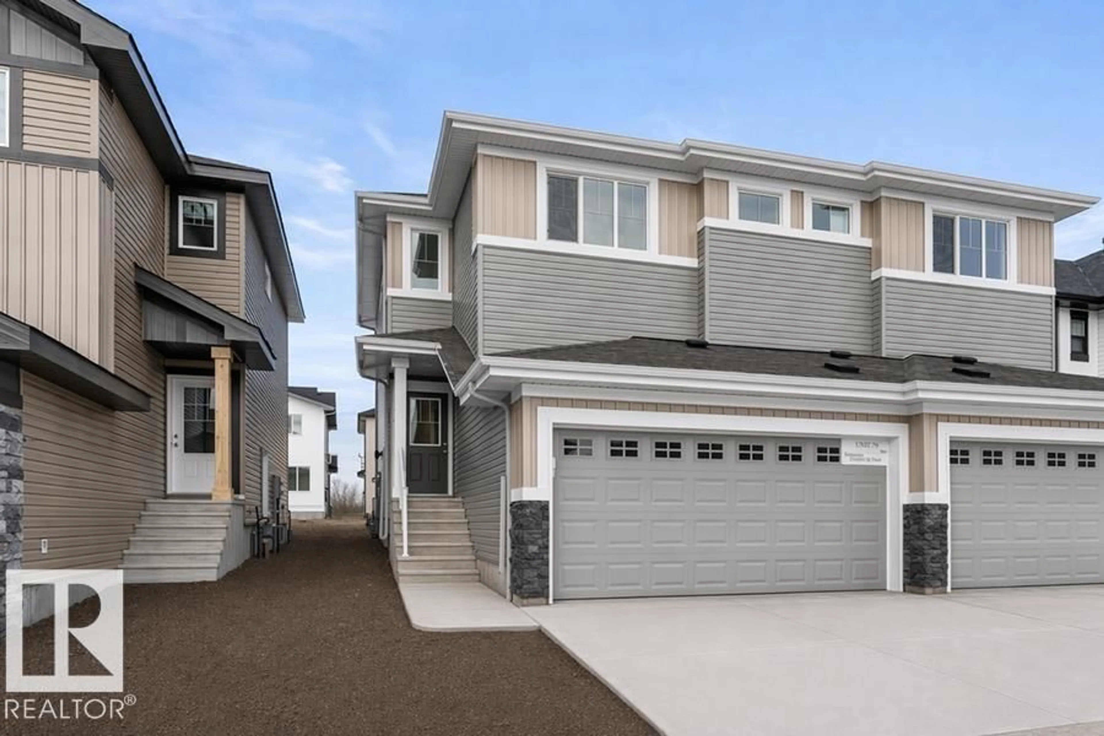 Home with vinyl exterior material, street for 922 18 AV, Edmonton Alberta T6T2X4