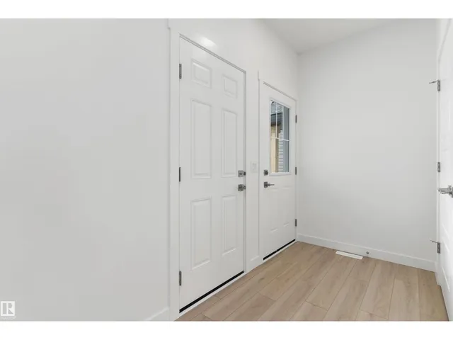 922 18 AV, Edmonton 2