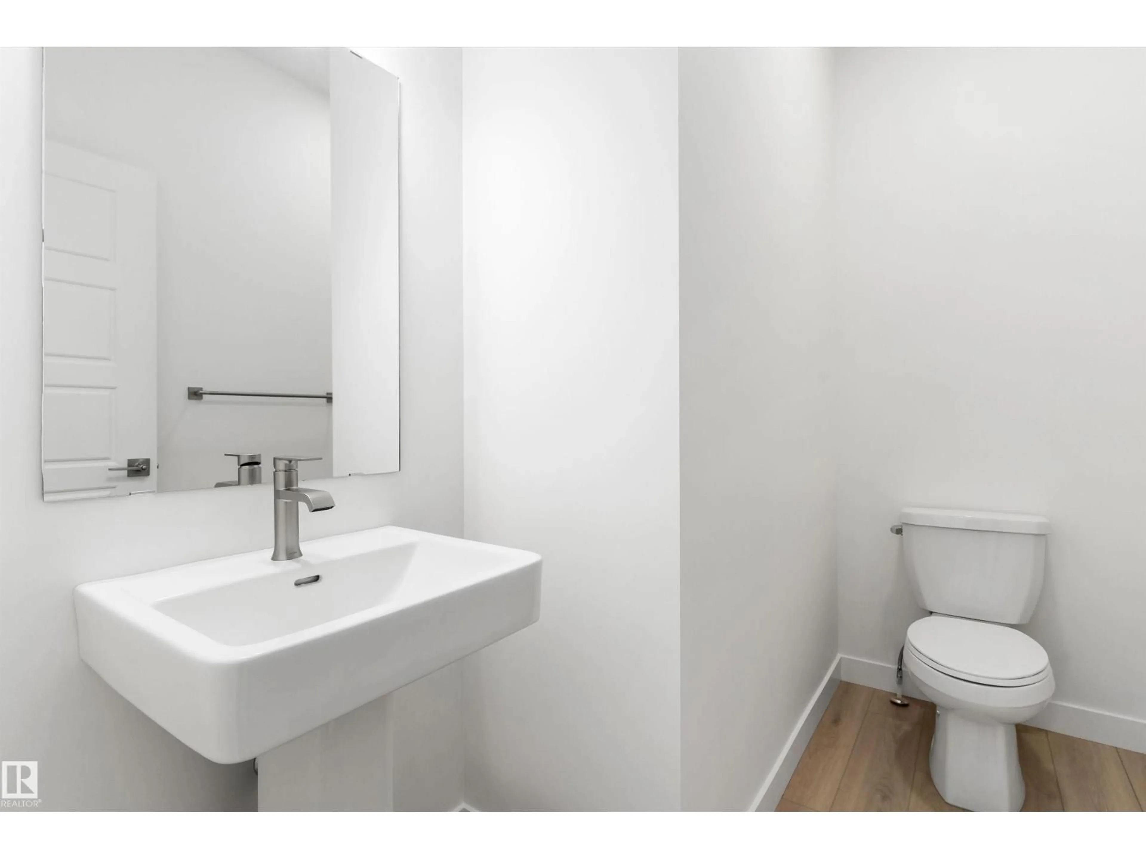 Standard bathroom, unknown for 922 18 AV, Edmonton Alberta T6T2X4