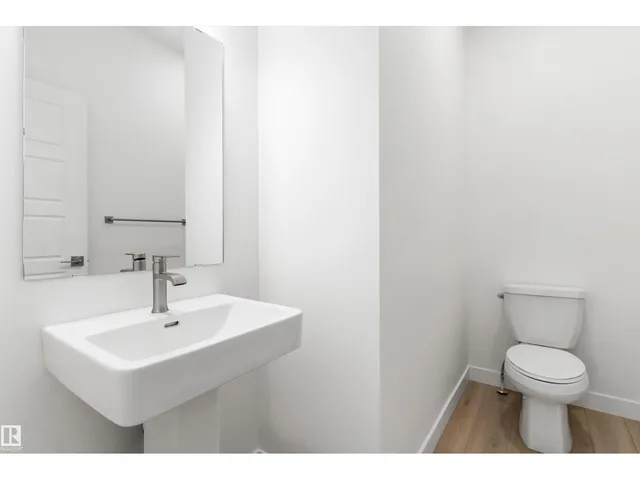 922 18 AV, Edmonton 3