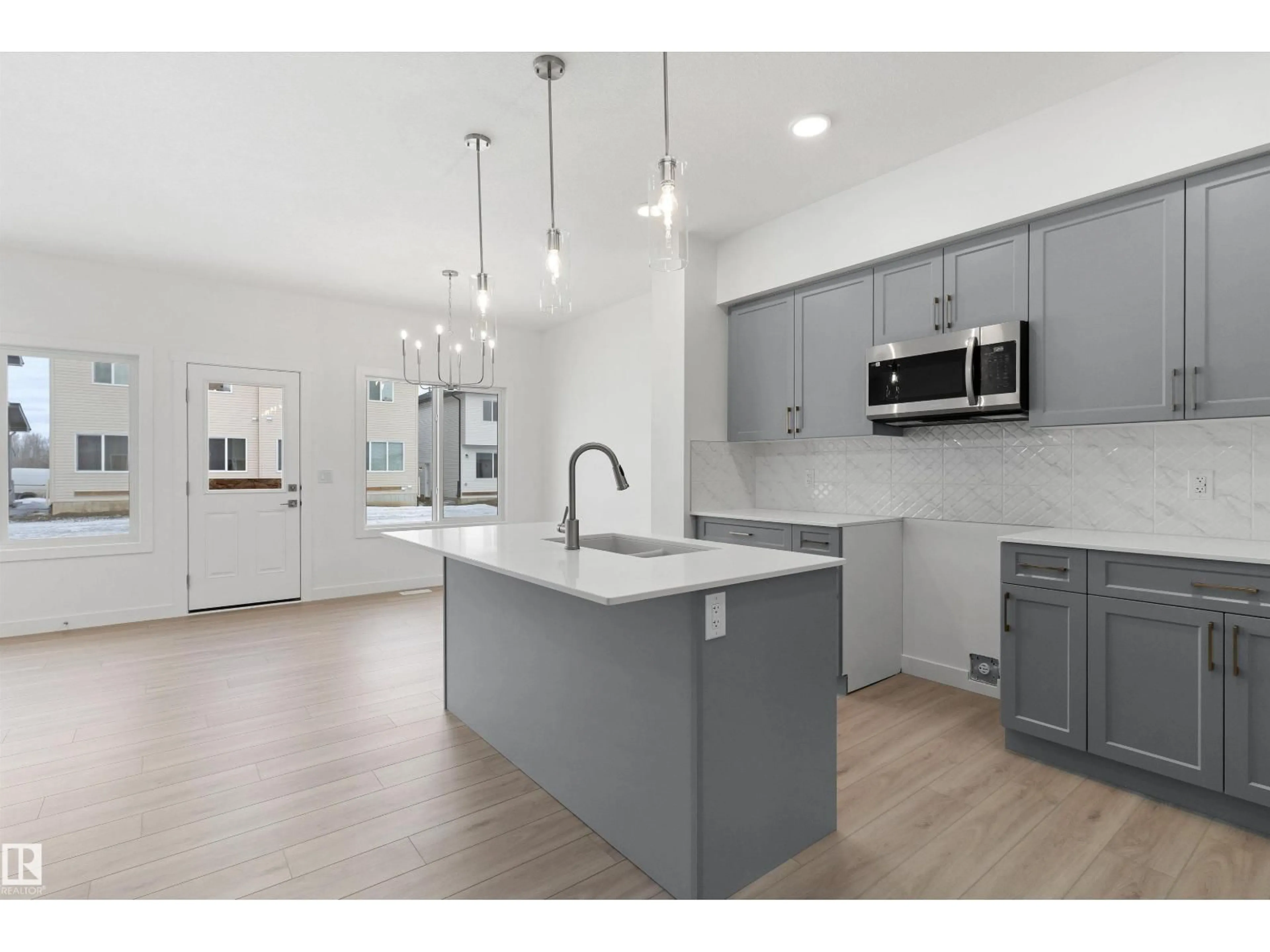Open concept kitchen, unknown for 922 18 AV, Edmonton Alberta T6T2X4