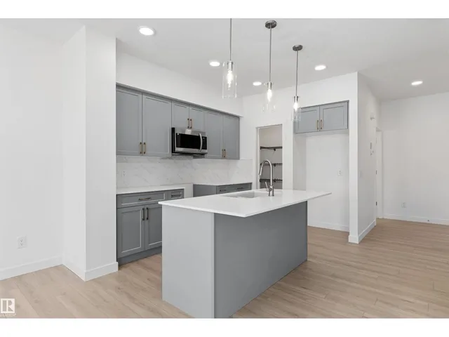 922 18 AV, Edmonton 5