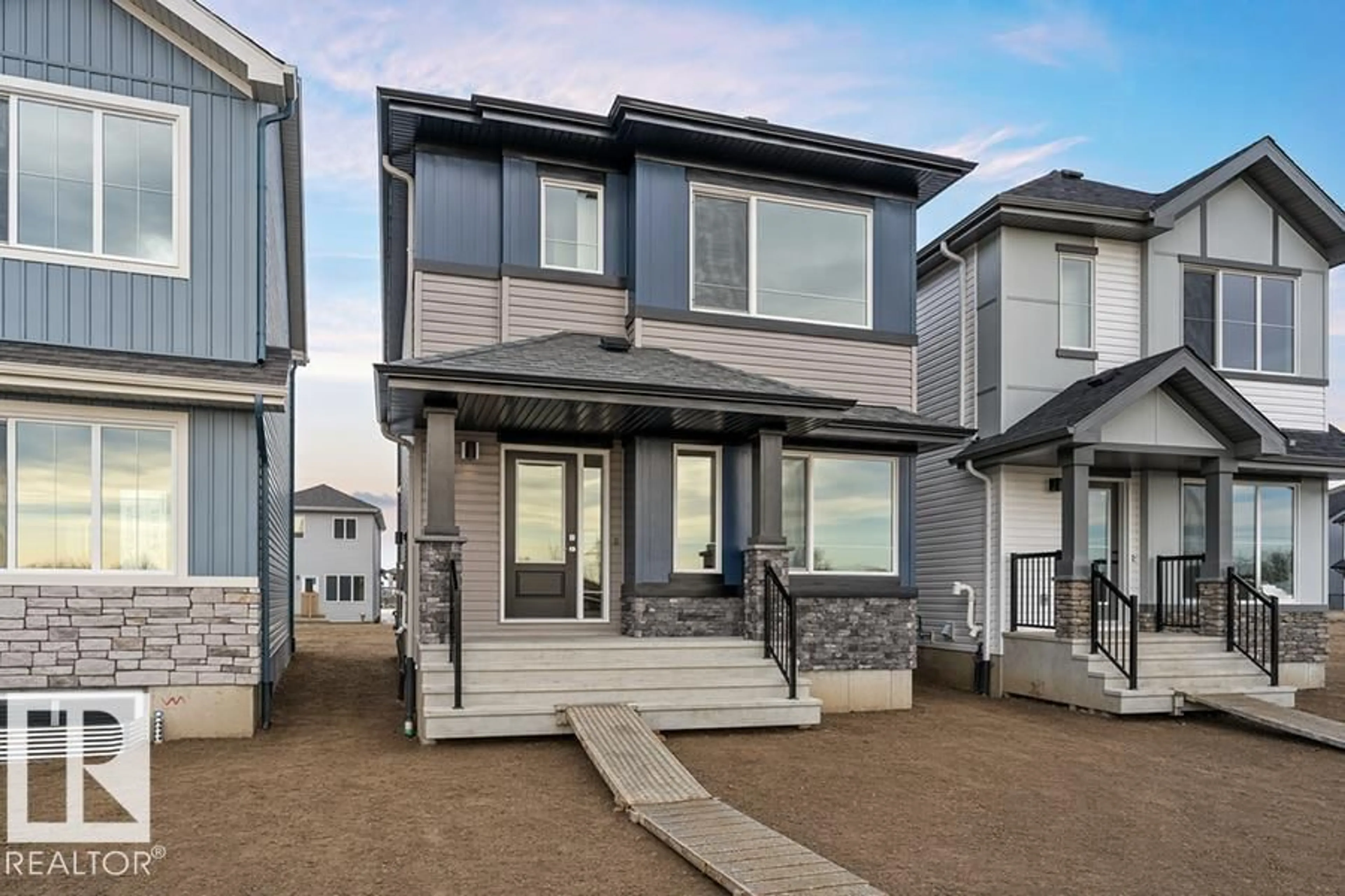 Home with vinyl exterior material, street for 1012 14 AV, Edmonton Alberta T6T2W8