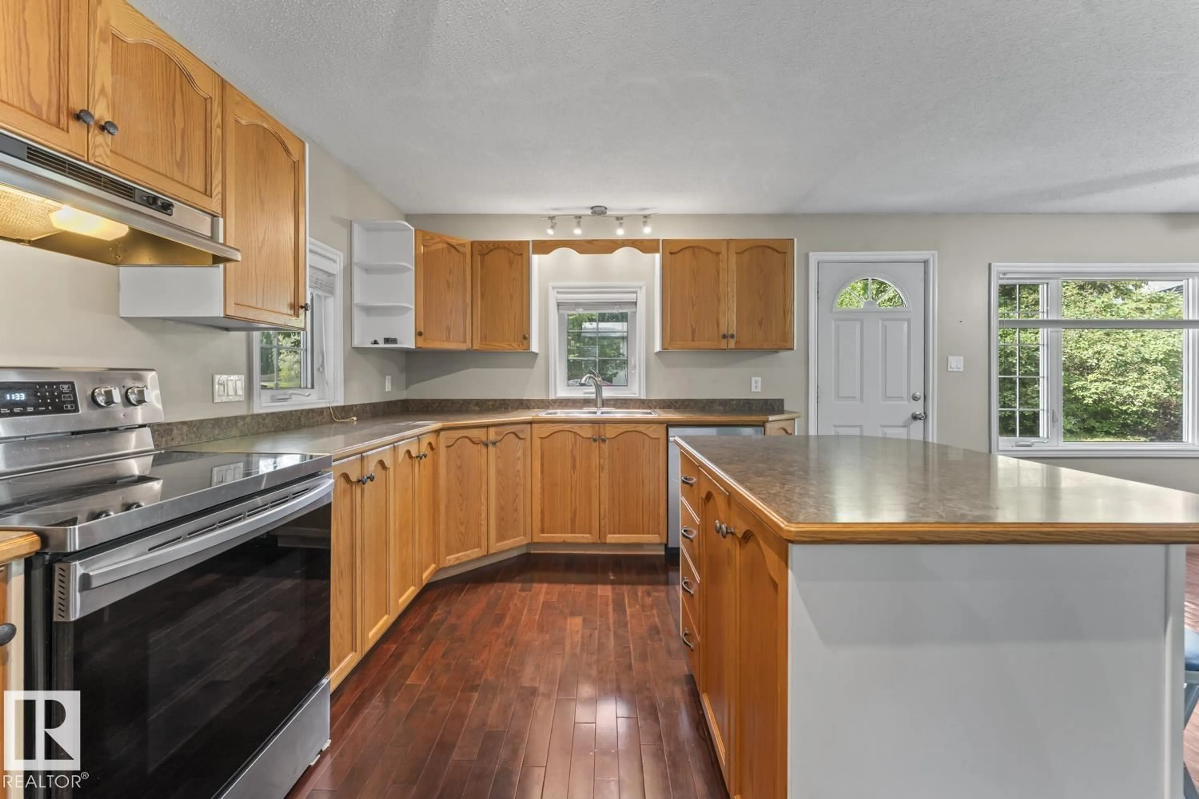 Standard kitchen, unknown for 618 10 ST, Cold Lake Alberta T9M1B1