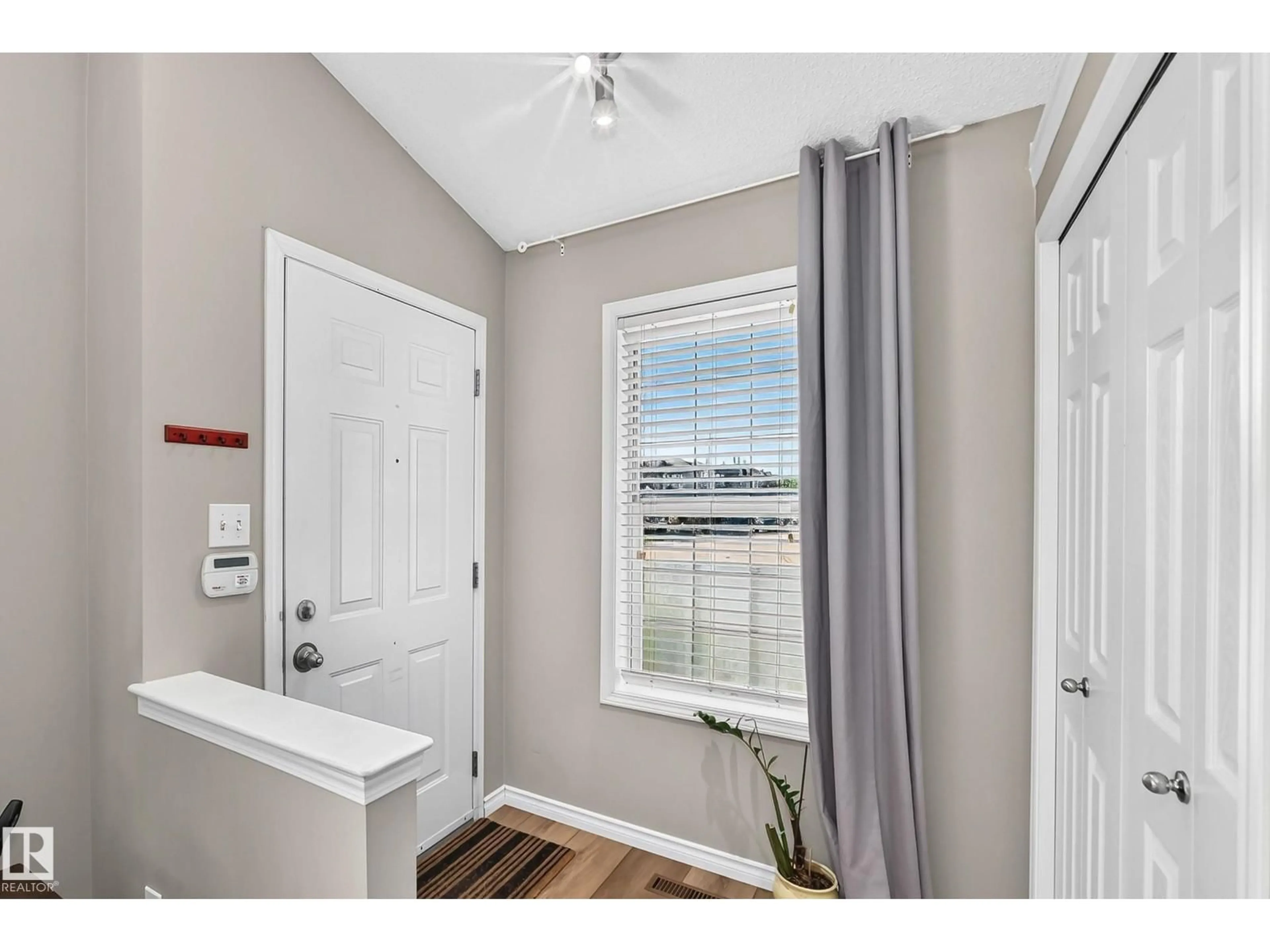 Unknown for 322 84 ST, Edmonton Alberta T6X1H8