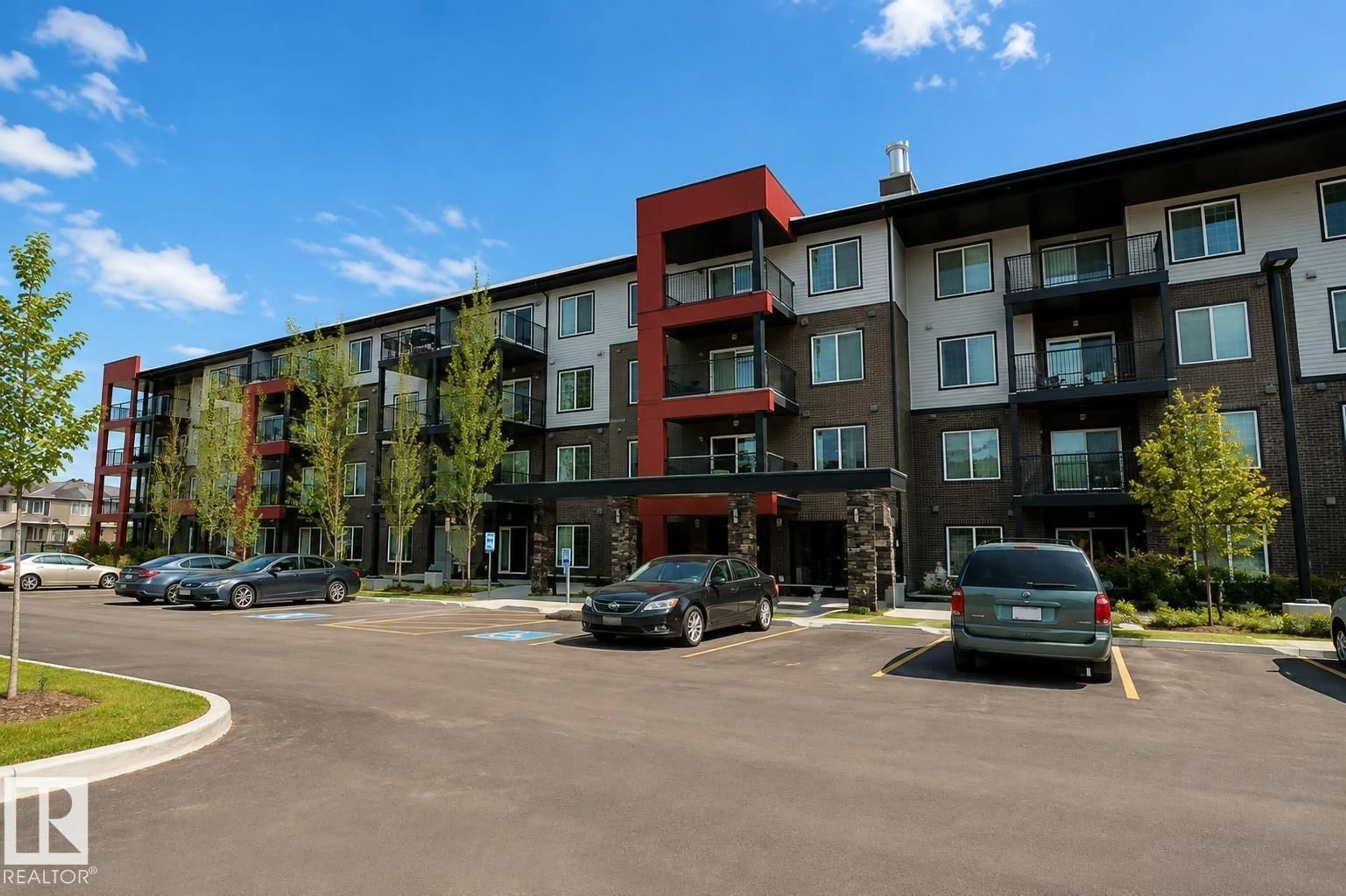 Patio, building for 430 5515 7 AV SW, Edmonton Alberta T6X2A8