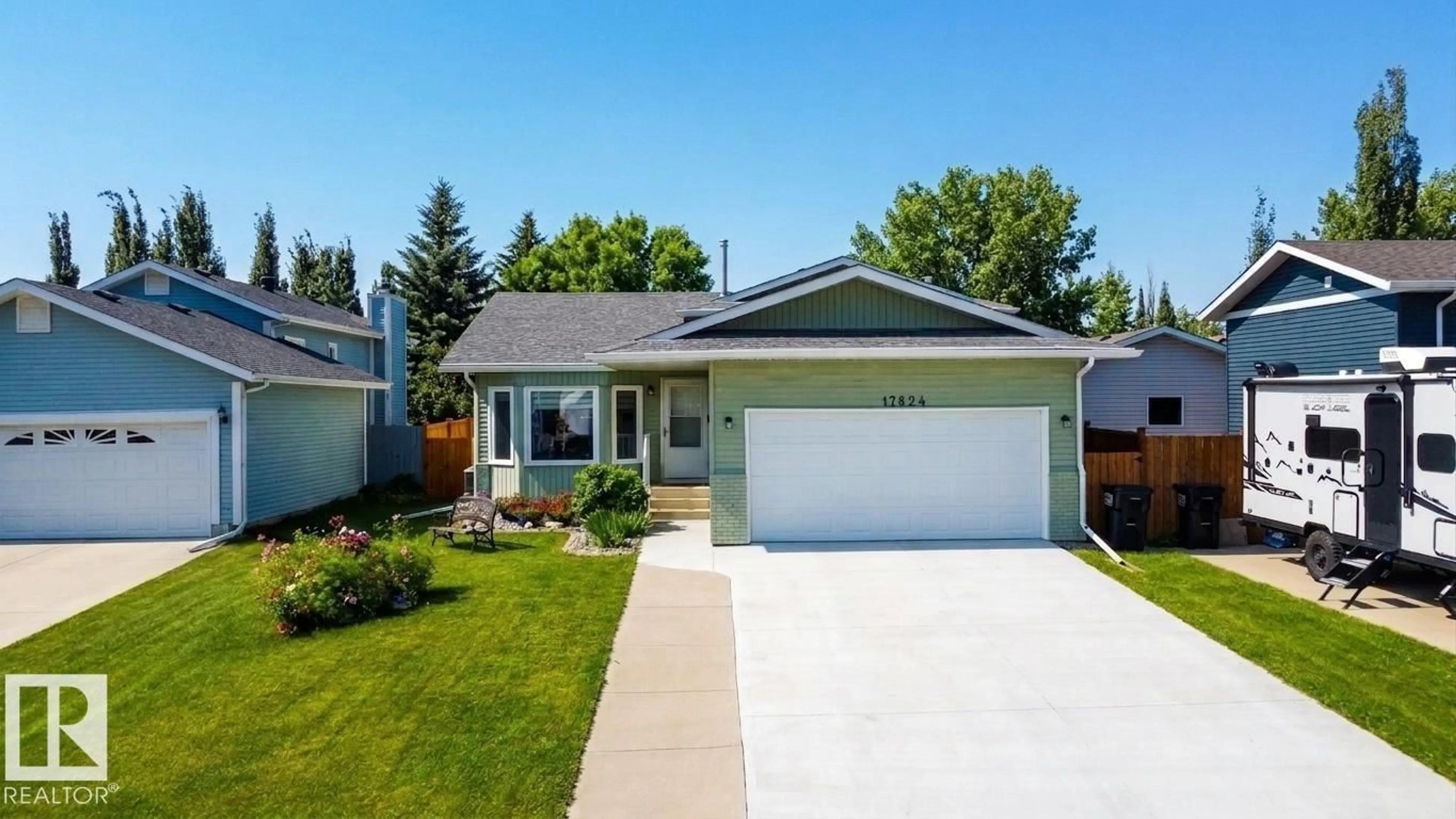 Home with vinyl exterior material, street for 17824 93 ST, Edmonton Alberta T5Z2H8