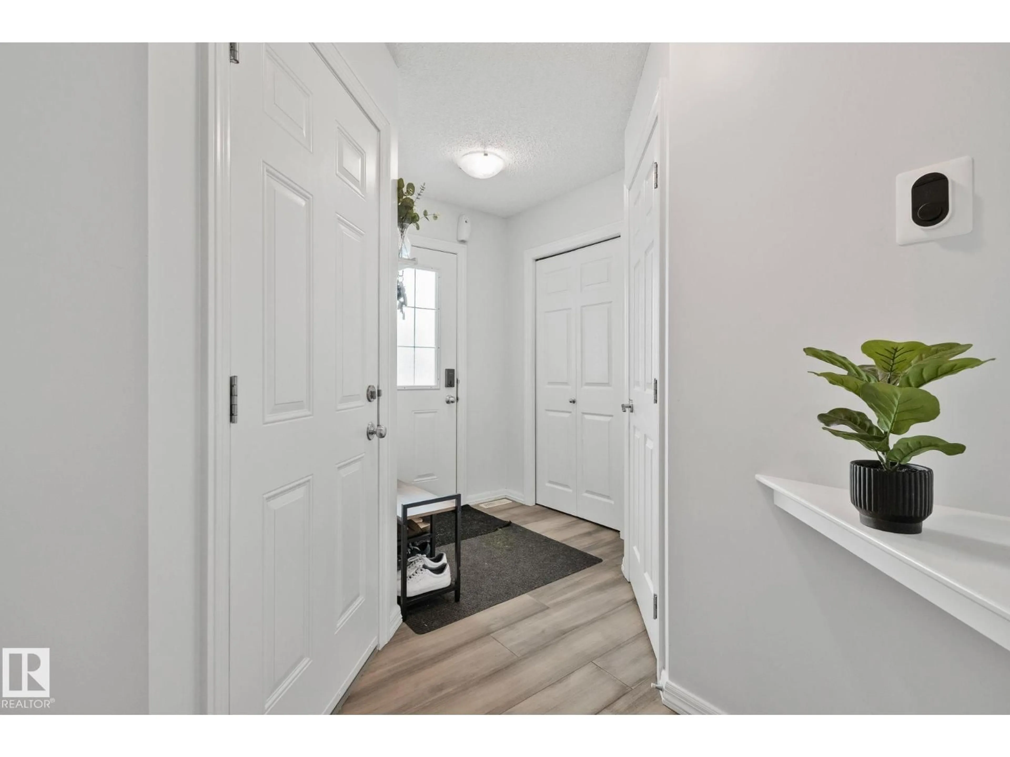 Indoor entryway for 5101 - 20 SOLEIL BV, Beaumont Alberta T4X0E3