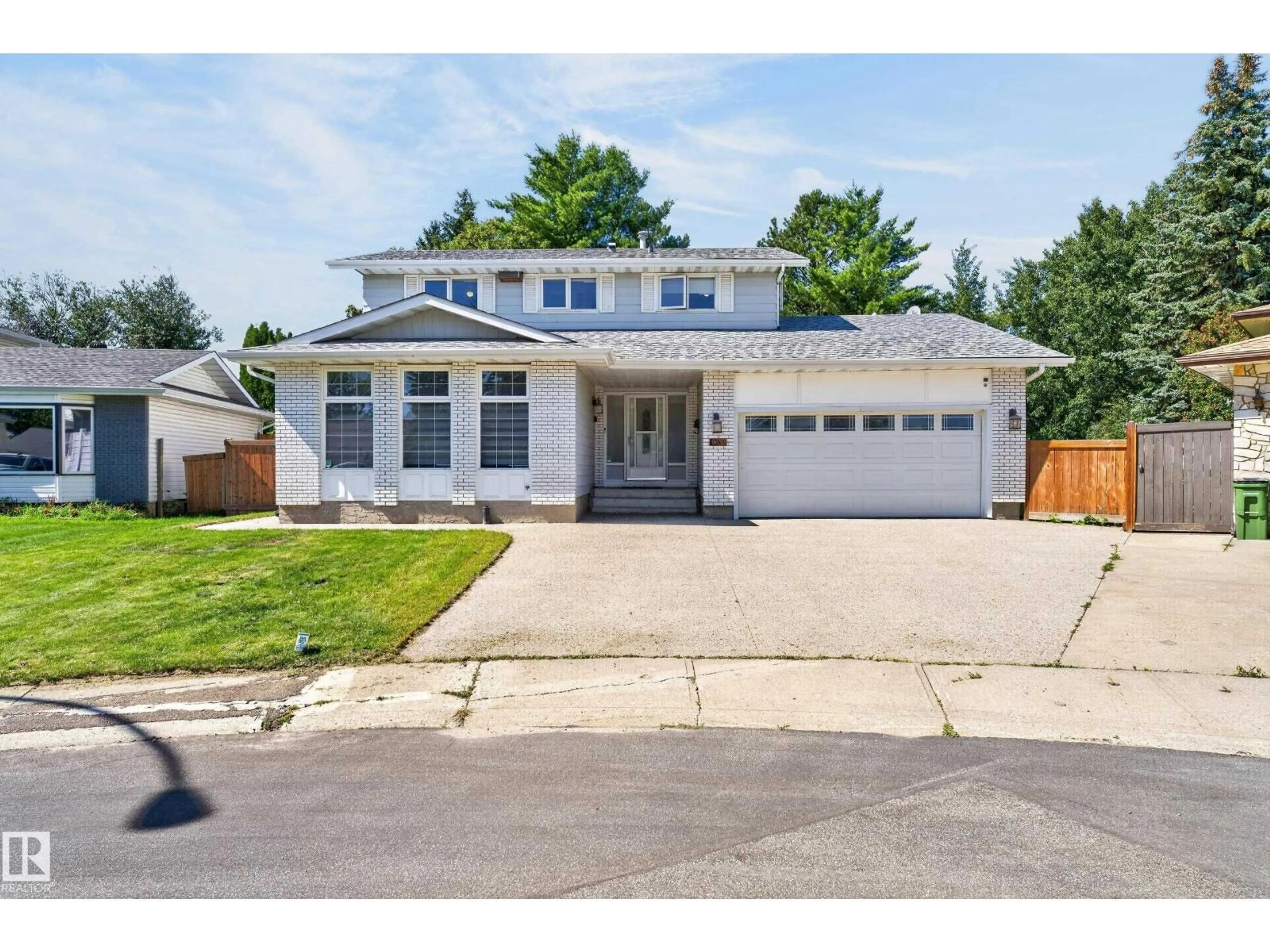 Home with vinyl exterior material, street for NW - 8632 184 ST, Edmonton Alberta T5T1J9