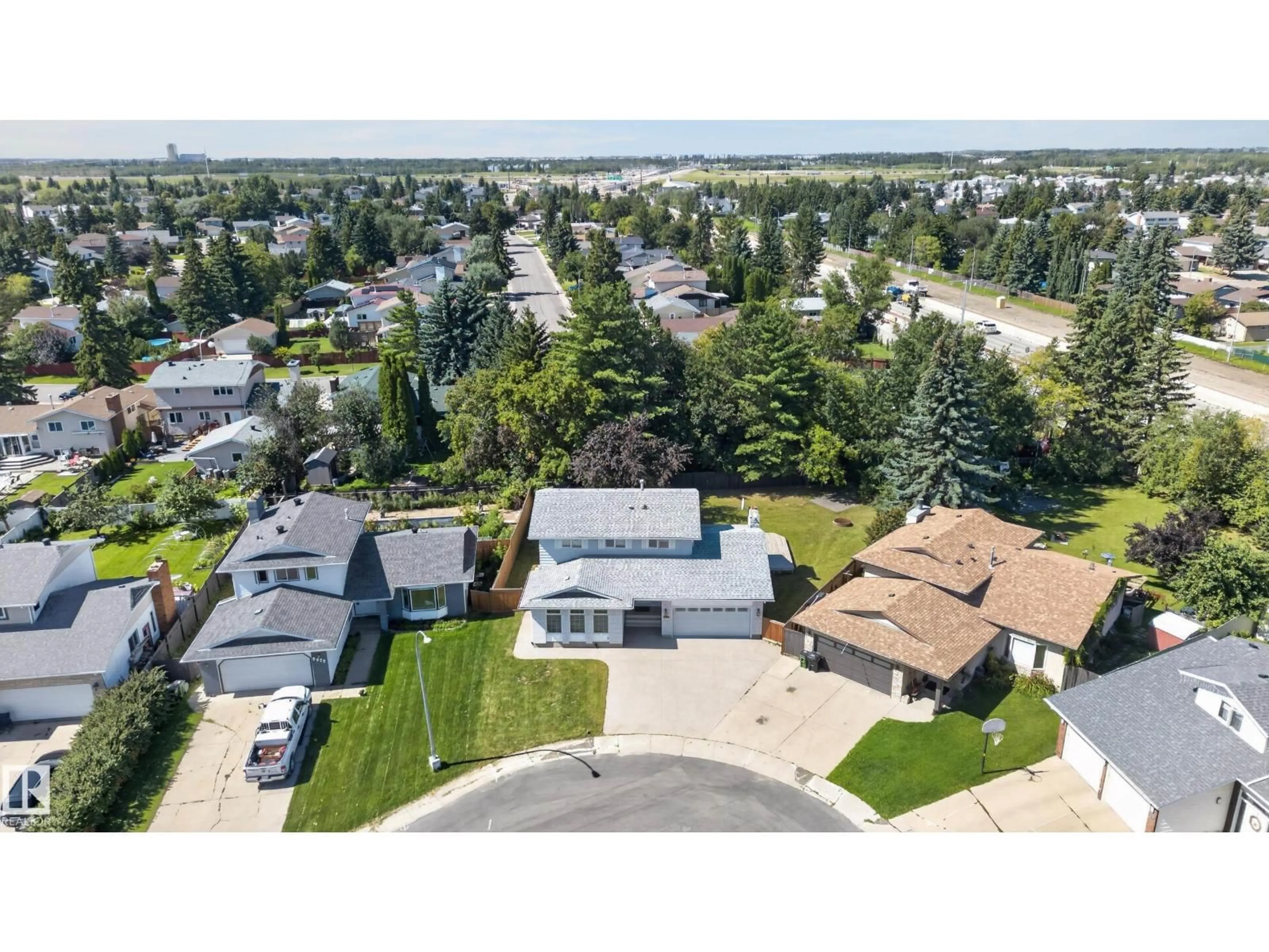 A pic from outside/outdoor area/front of a property/back of a property/a pic from drone, street for NW - 8632 184 ST, Edmonton Alberta T5T1J9