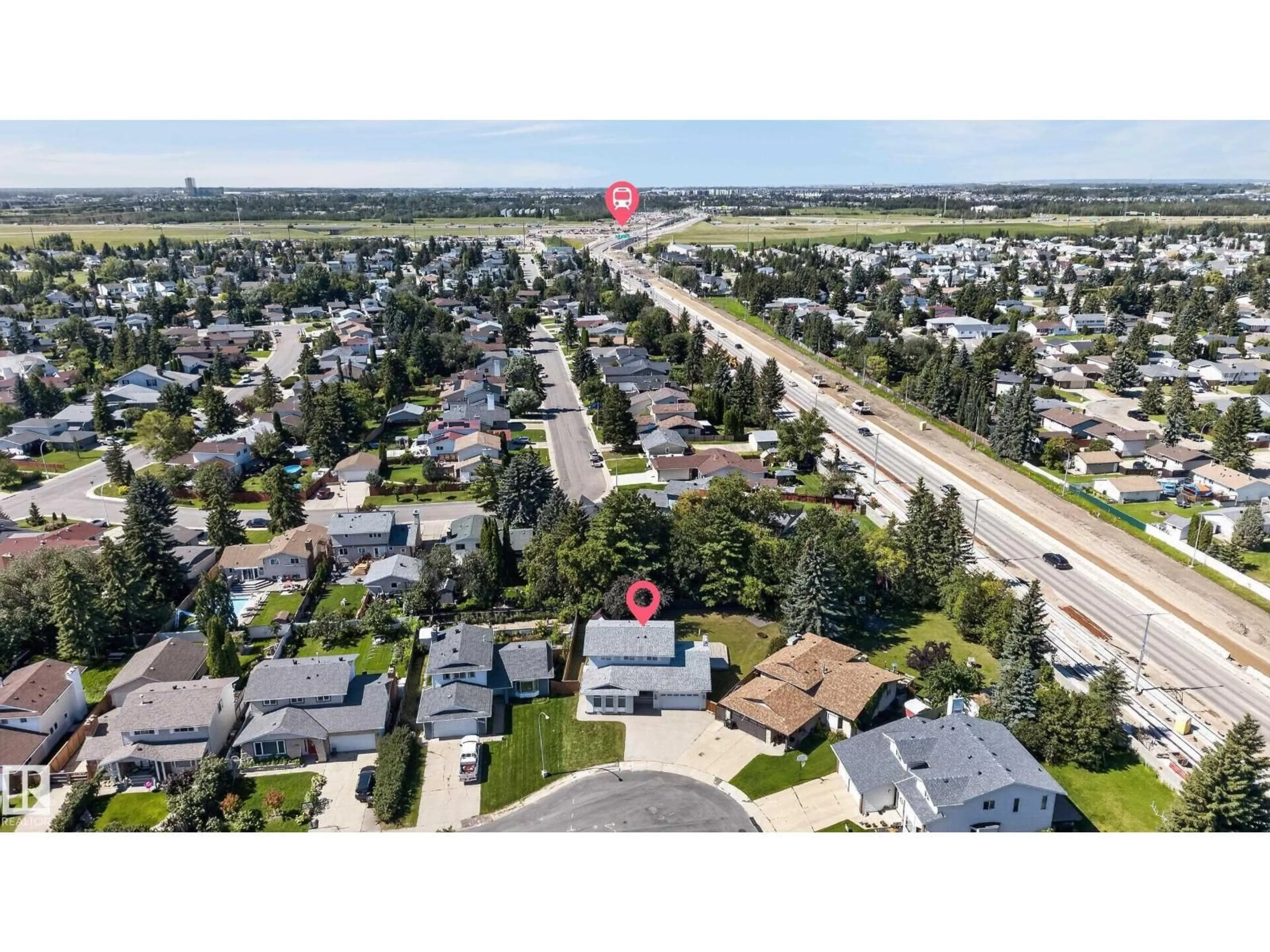 A pic from outside/outdoor area/front of a property/back of a property/a pic from drone, street for NW - 8632 184 ST, Edmonton Alberta T5T1J9