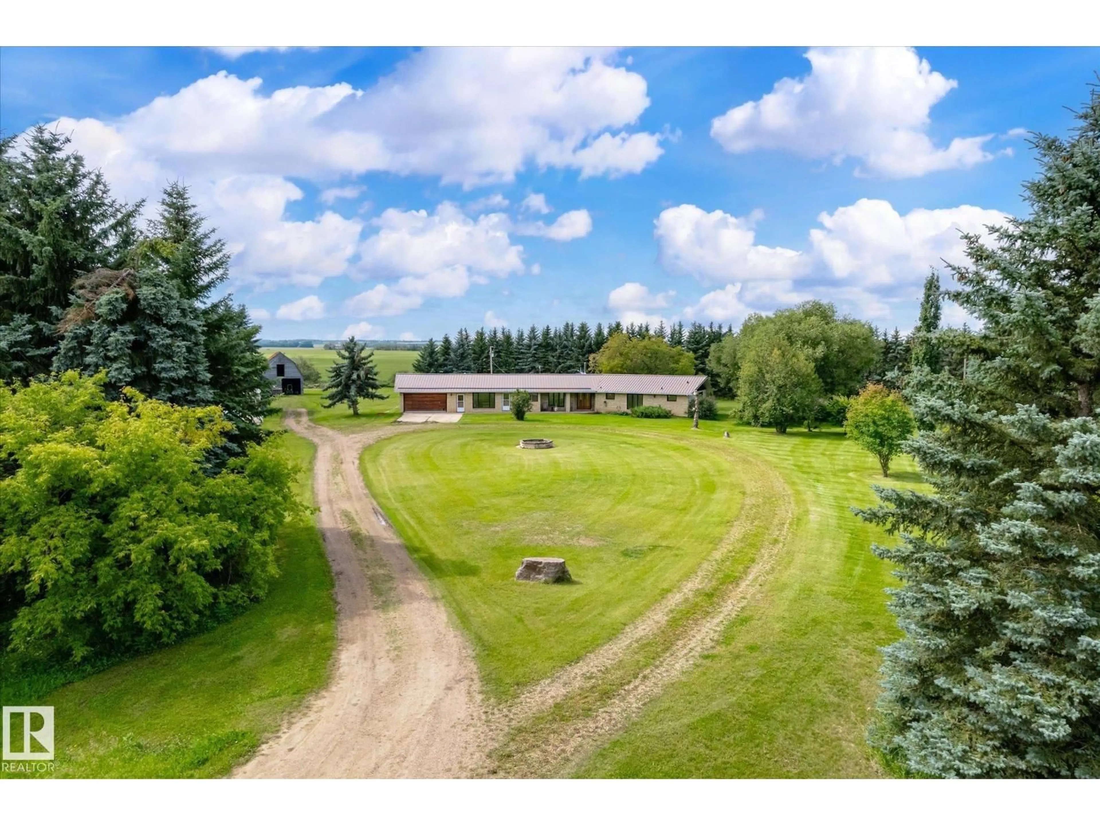 A pic from outside/outdoor area/front of a property/back of a property/a pic from drone, unknown for 58032 RGE ROAD 251, Rural Sturgeon County Alberta T0G1L1