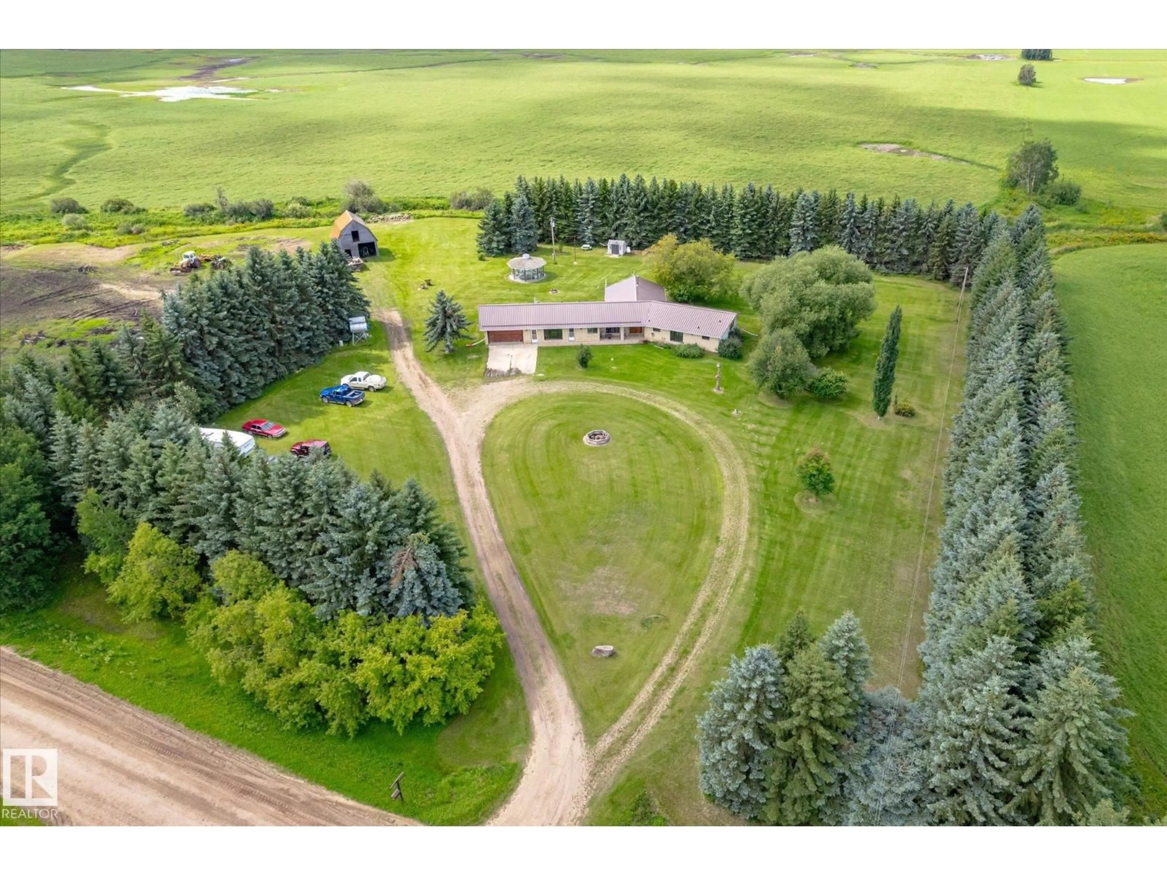 A pic from outside/outdoor area/front of a property/back of a property/a pic from drone, unknown for 58032 RGE ROAD 251, Rural Sturgeon County Alberta T0G1L1
