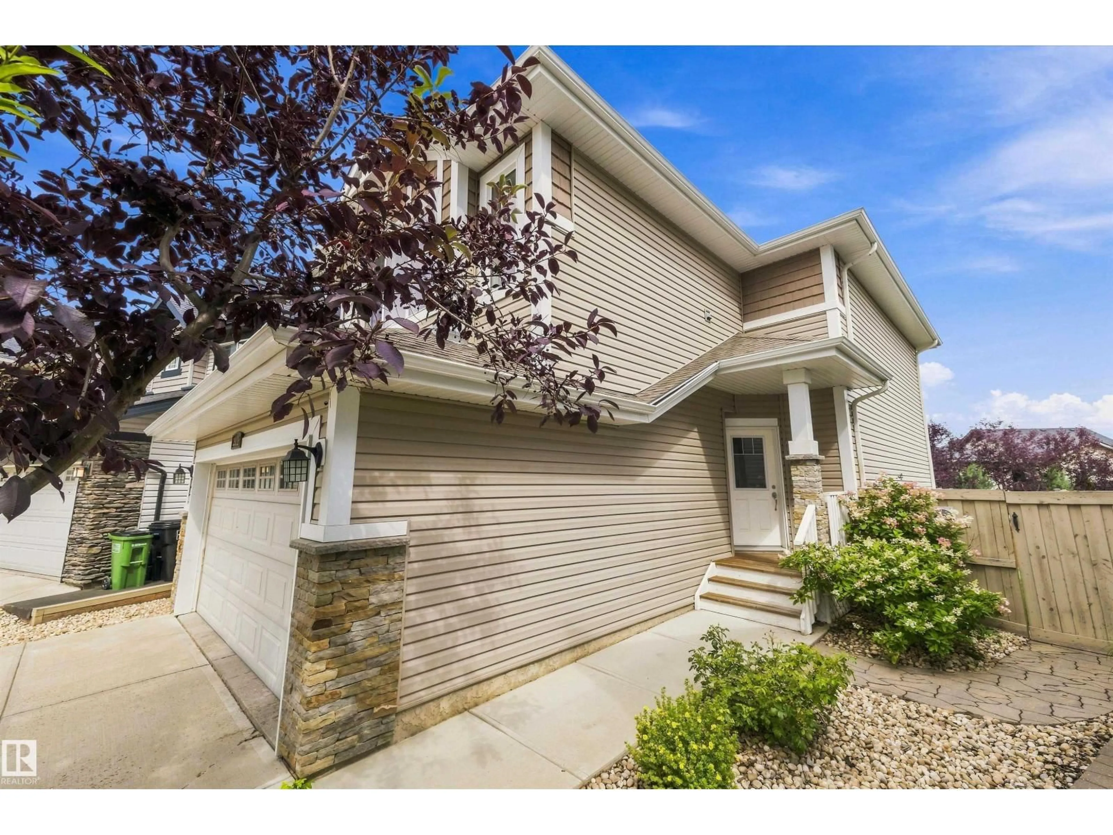 Home with vinyl exterior material, street for SW - 3922 AGAR CO, Edmonton Alberta T6W2G3
