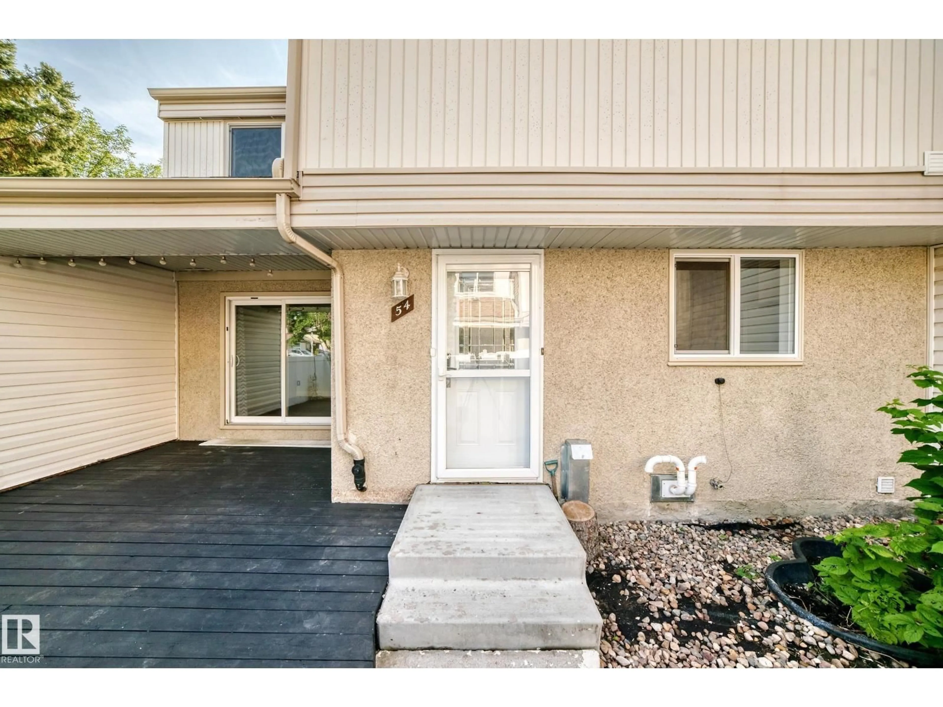 Indoor entryway for 54 WOODVALE VG, Edmonton Alberta T6L1W4